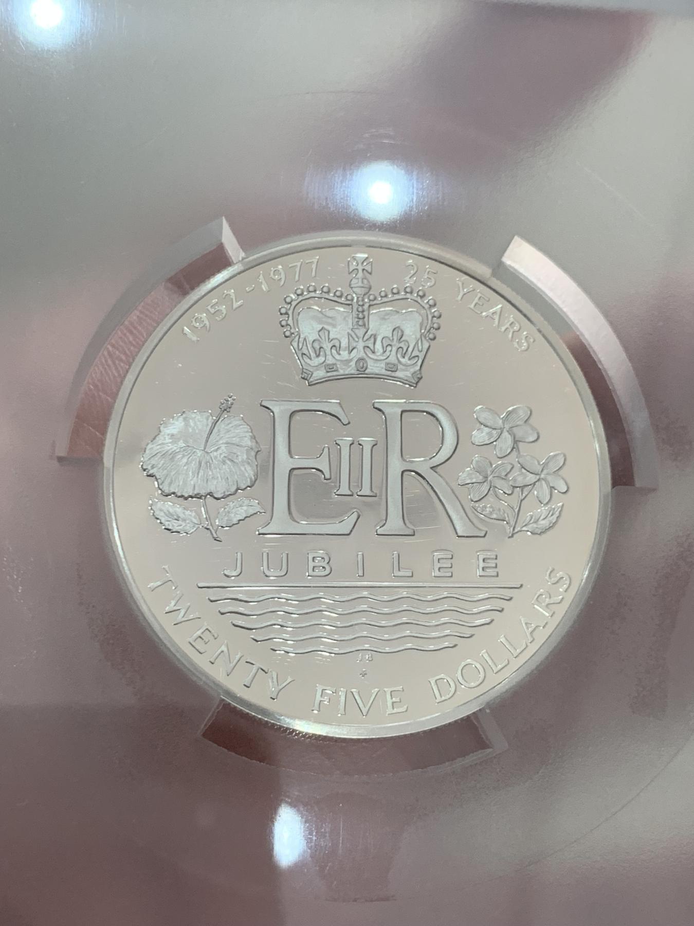 《竞宝斋》第270场- 周日，周一，周二  3场连拍 （全场包邮） PCGS PR68DCAM 库克群岛1977女王银禧纪念银币 含外壳 带证书