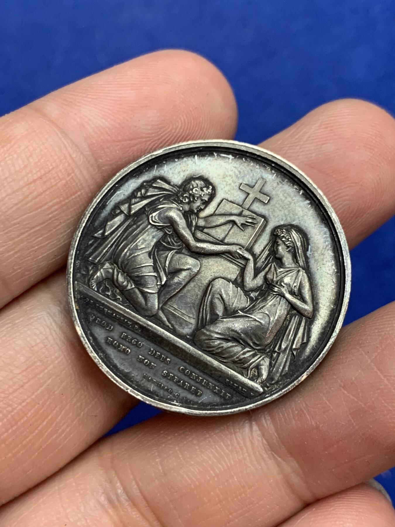 《竞宝斋》第271场-八角与章专场 周日，周一，周二  3场连拍 （全场包邮） 法国 1853 银质 婚章  背面花体 边缘刻字 难得 14.18克 31.7mm 手指铭 银标