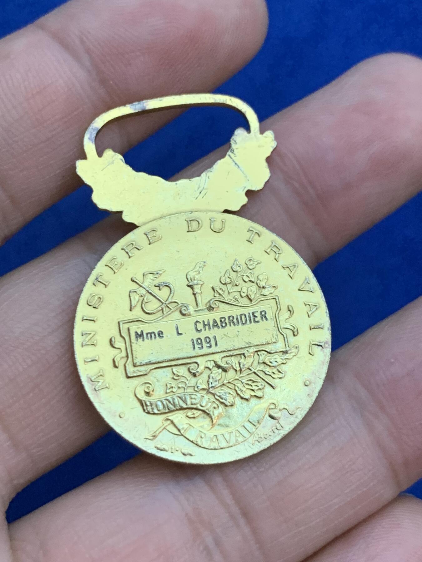 《竞宝斋》第271场-八角与章专场 周日，周一，周二  3场连拍 （全场包邮） 法国 劳动奖章 950银镀金版本 保存的不错 11.28克 27-40.8mm