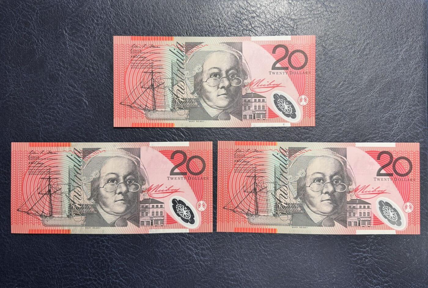 收藏联盟Quantum Auction 第347期拍卖  澳大利亚2008年20元三张 品相全新UNC 早期年份 “皇家飞行医生服务”组织创始人 牧师 约翰.弗林