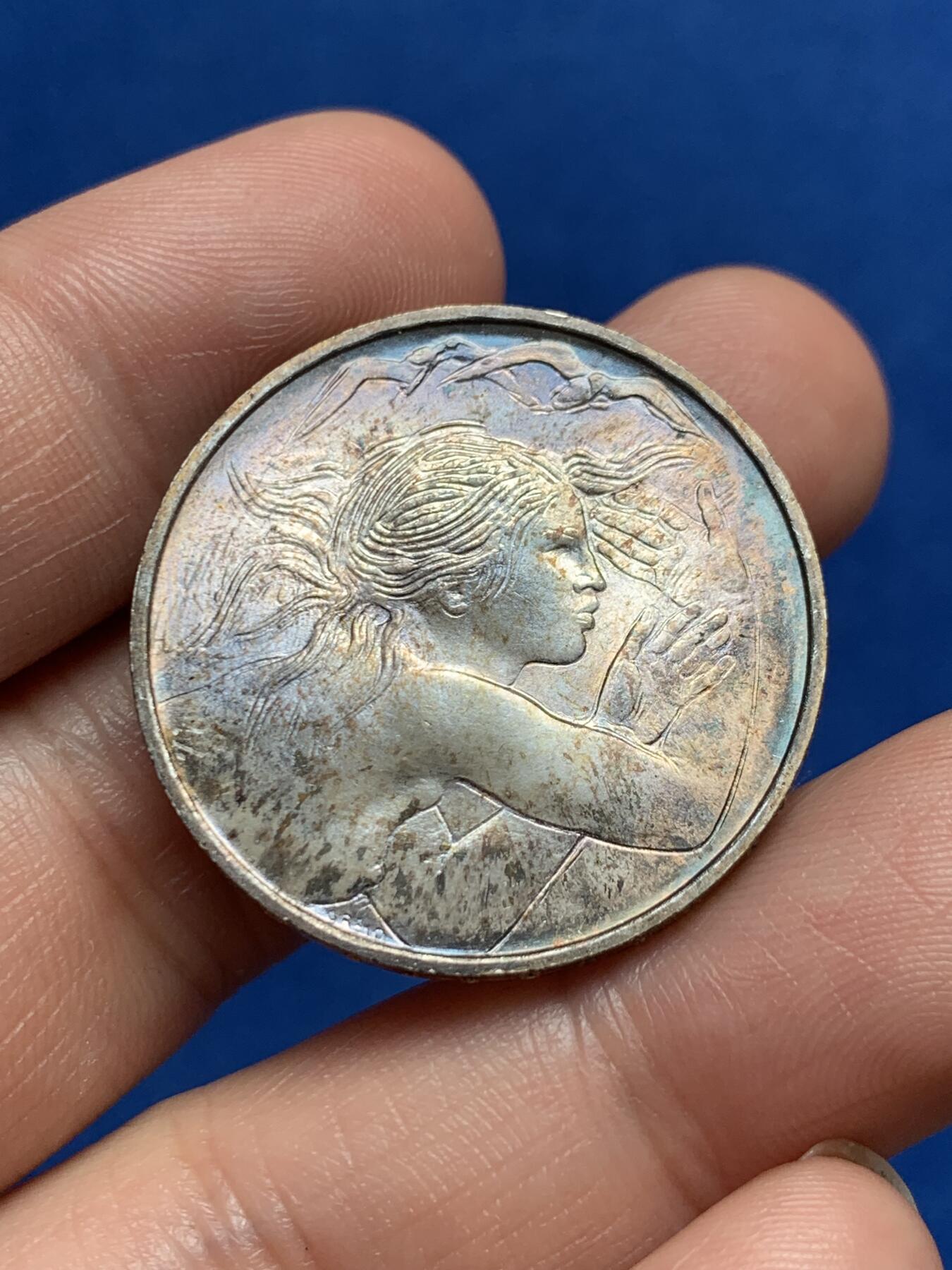 《竞宝斋》第270场- 周日，周一，周二  3场连拍 （全场包邮） 1979圣马力诺1000里拉银币 UNC转光双面五彩包浆