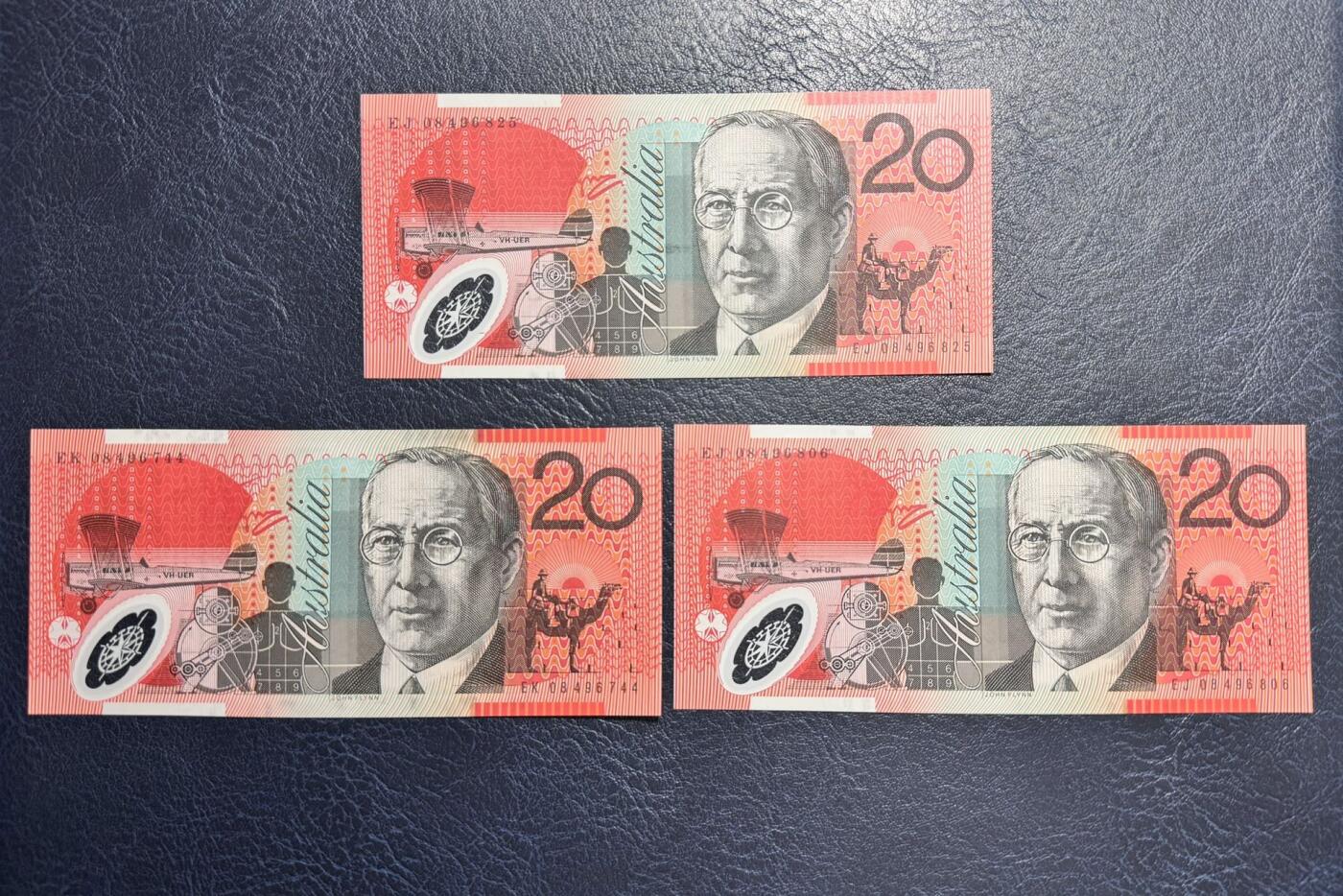 收藏联盟Quantum Auction 第347期拍卖  澳大利亚2008年20元三张 品相全新UNC 早期年份 “皇家飞行医生服务”组织创始人 牧师 约翰.弗林