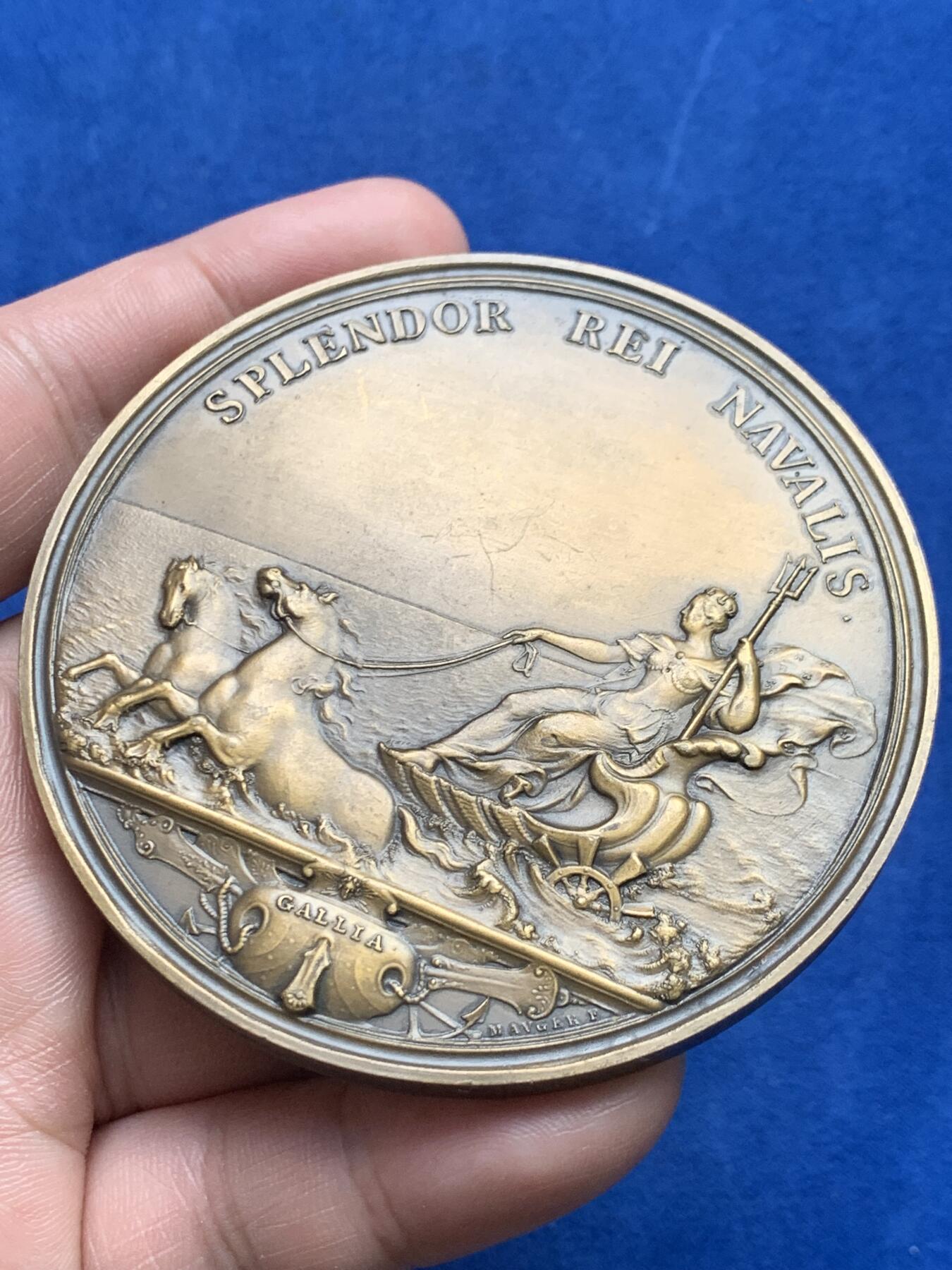 《竞宝斋》第271场-八角与章专场 周日，周一，周二  3场连拍 （全场包邮） 法国太阳王路易十四纪念铜章 丰饶角边铭 176.8克 72.4mm  铸造年份不详