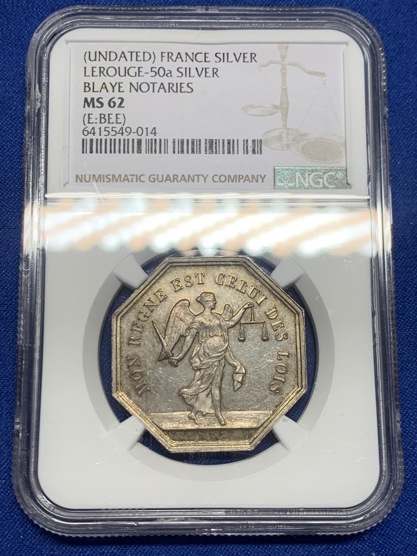 《竞宝斋》第271场-八角与章专场 周日，周一，周二  3场连拍 （全场包邮） NGC-MS62 法国公正女神八角银章，公正女神蒙眼手执利剑和天平是法律界的经典象征，艺术价值高。这一枚蜜蜂边铭，比后期丰饶角少见。