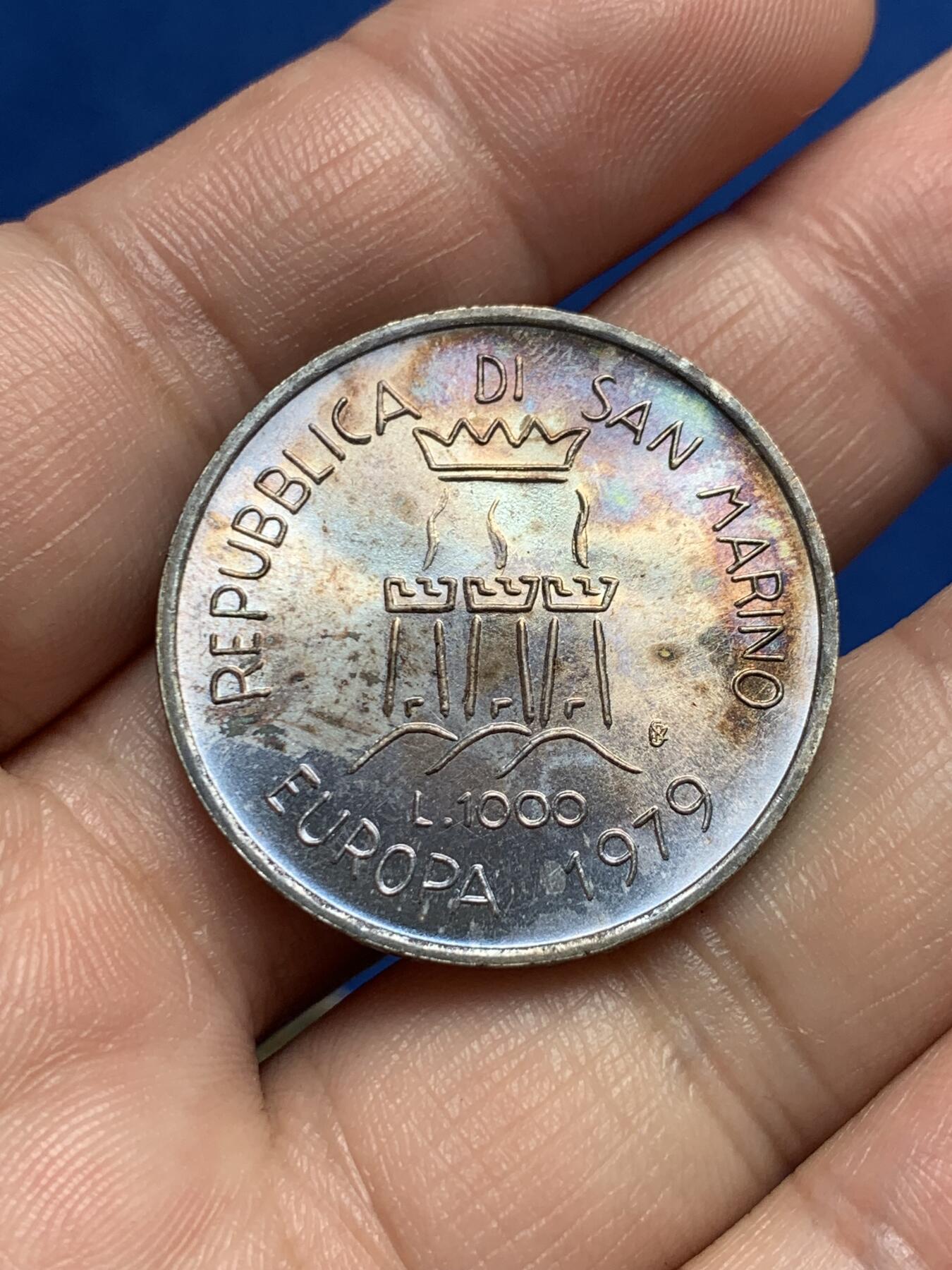 《竞宝斋》第270场- 周日，周一，周二  3场连拍 （全场包邮） 1979圣马力诺1000里拉银币 UNC转光双面五彩包浆