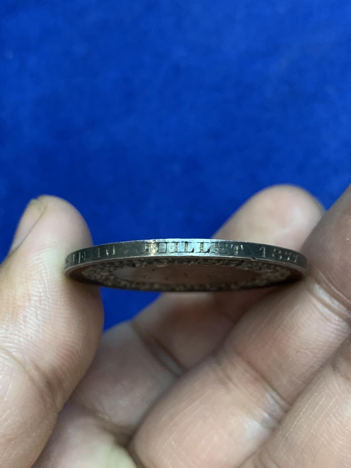 《竞宝斋》第271场-八角与章专场 周日，周一，周二  3场连拍 （全场包邮） 法国 1877 银质婚章 深五彩包浆 背面花体 侧边刻着新人信息 不错的状态 17.9克 34.7mm 大规格 蜜蜂边铭银标