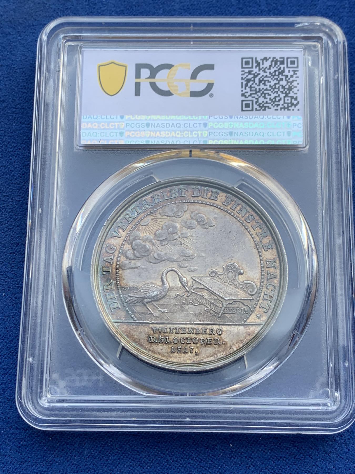 《竞宝斋》第270场- 周日，周一，周二  3场连拍 （全场包邮） PCGS SP62 德国1717维滕贝格宗教改革200周年五彩银章 盒子一角有小磕 盒子牢固