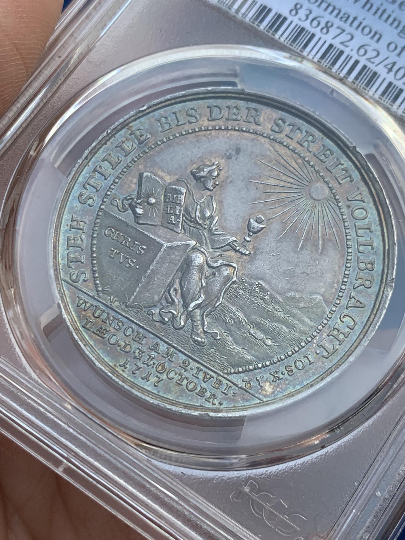 《竞宝斋》第270场- 周日，周一，周二  3场连拍 （全场包邮） PCGS SP62 德国1717维滕贝格宗教改革200周年五彩银章 盒子一角有小磕 盒子牢固