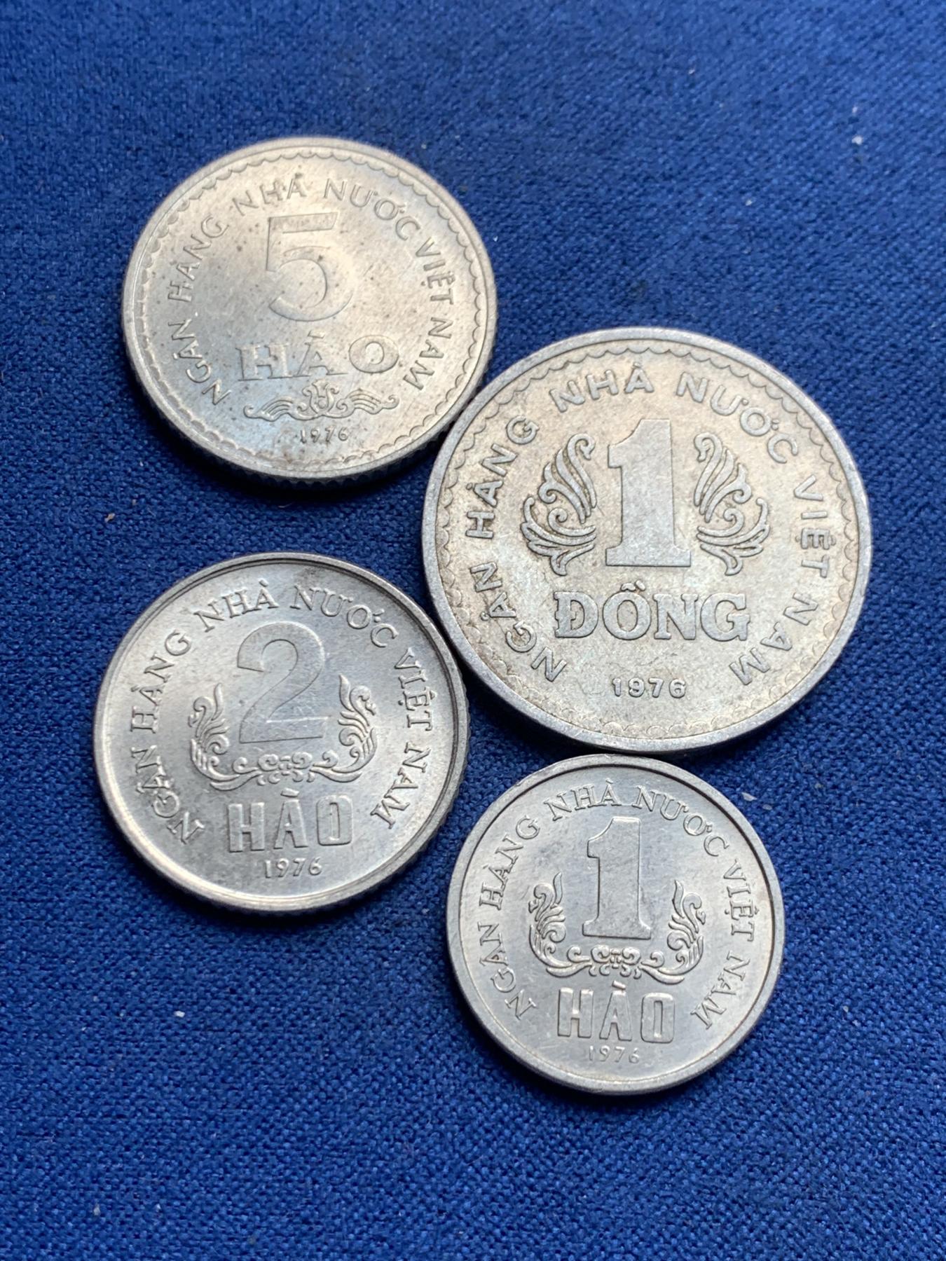 《竞宝斋》第270场- 周日，周一，周二  3场连拍 （全场包邮） 南北统一后第一套硬币 4枚一组 越南4面值一套 细节见图