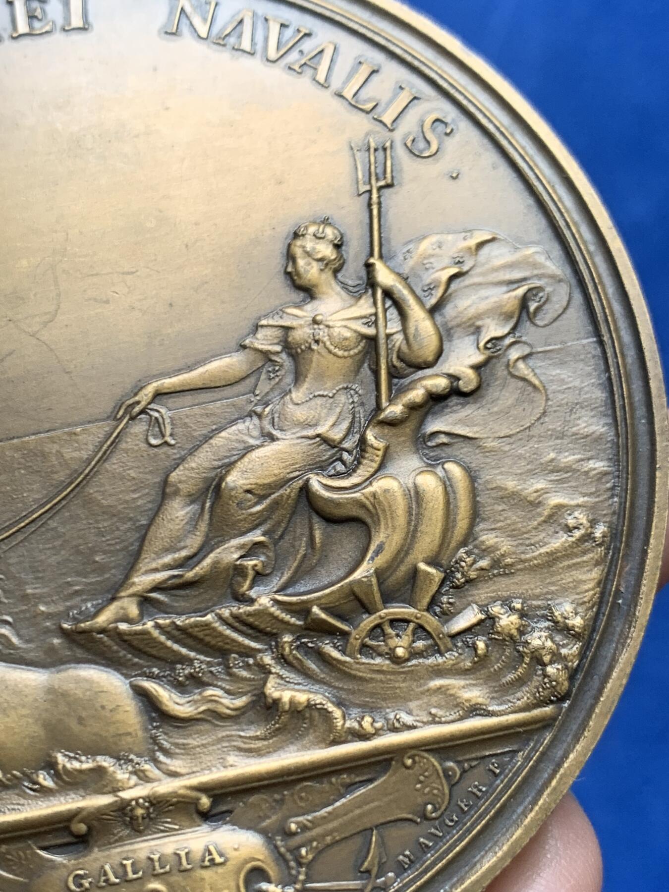 《竞宝斋》第271场-八角与章专场 周日，周一，周二  3场连拍 （全场包邮） 法国太阳王路易十四纪念铜章 丰饶角边铭 176.8克 72.4mm  铸造年份不详