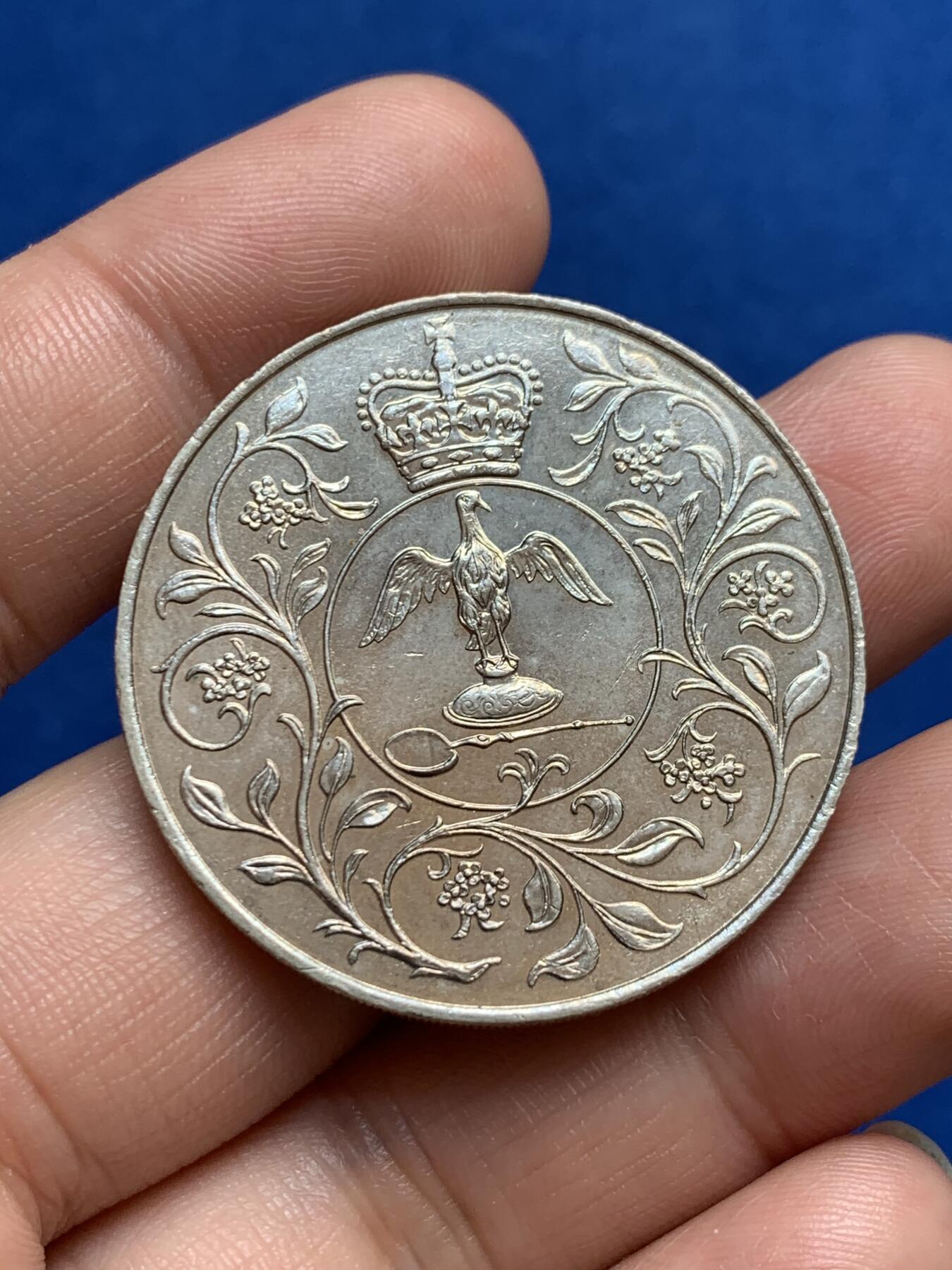 《竞宝斋》第270场- 周日，周一，周二  3场连拍 （全场包邮） 英国1977女王登基25周年克朗型纪念镍币 设计优雅