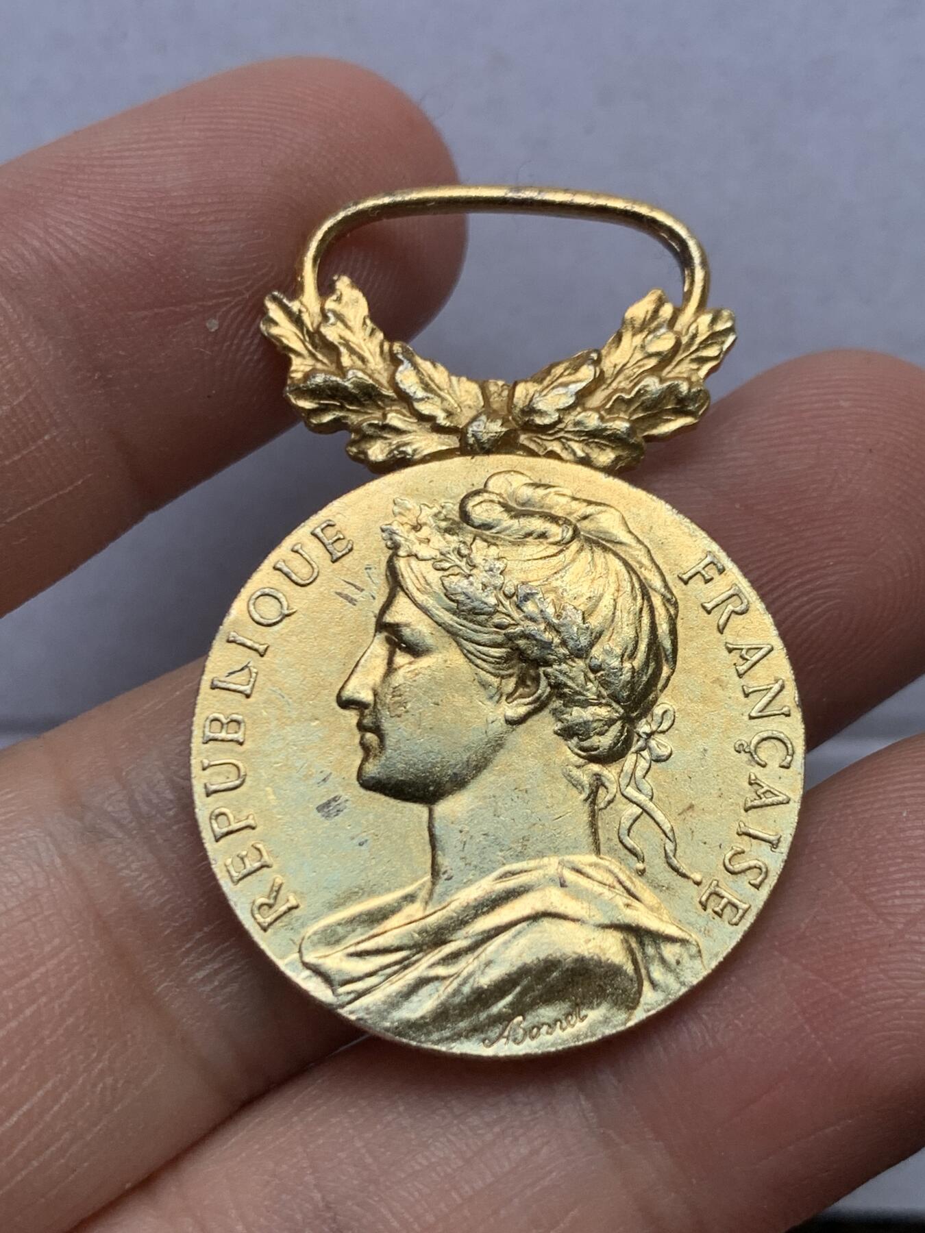 《竞宝斋》第271场-八角与章专场 周日，周一，周二  3场连拍 （全场包邮） 法国 劳动奖章 950银镀金版本 保存的不错 11.28克 27-40.8mm