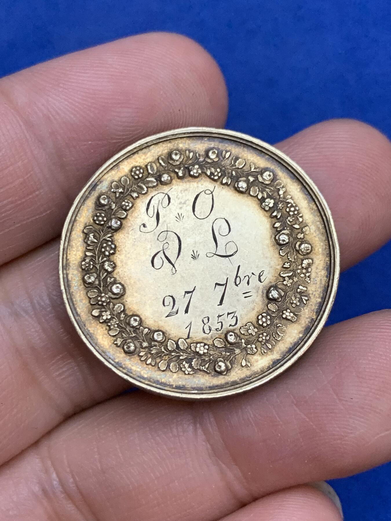 《竞宝斋》第271场-八角与章专场 周日，周一，周二  3场连拍 （全场包邮） 法国 1853 银质婚章 原味包浆 背面手工刻字 手指铭 银标 早期品种 12.2克 29.5mm