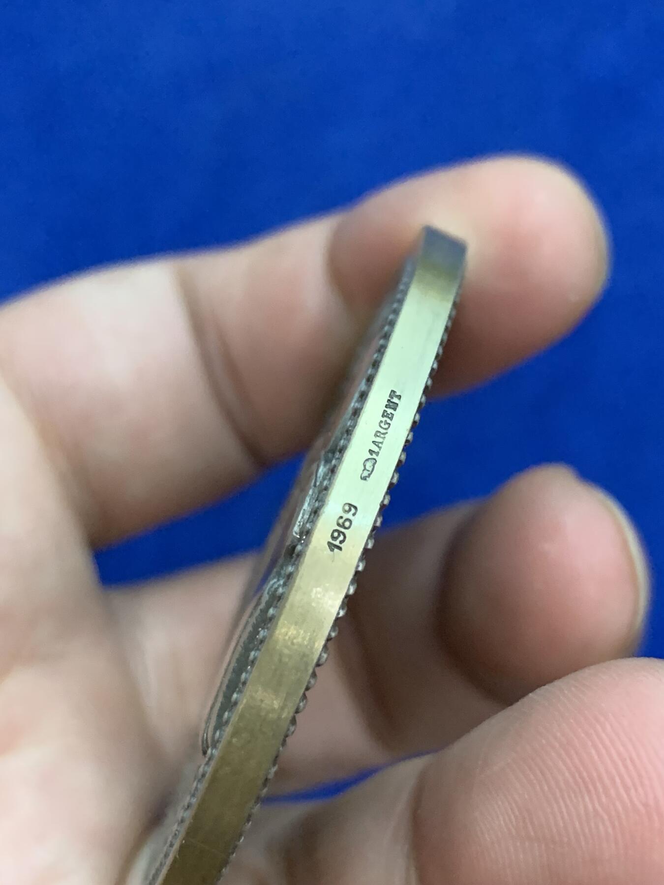 《竞宝斋》第271场-八角与章专场 周日，周一，周二  3场连拍 （全场包邮） 复刻版 法国 1552  吉斯公爵弗朗索瓦·德·洛林为梅斯保卫战 大银章 950银 82.64克 53mm 丰饶角1969边铭