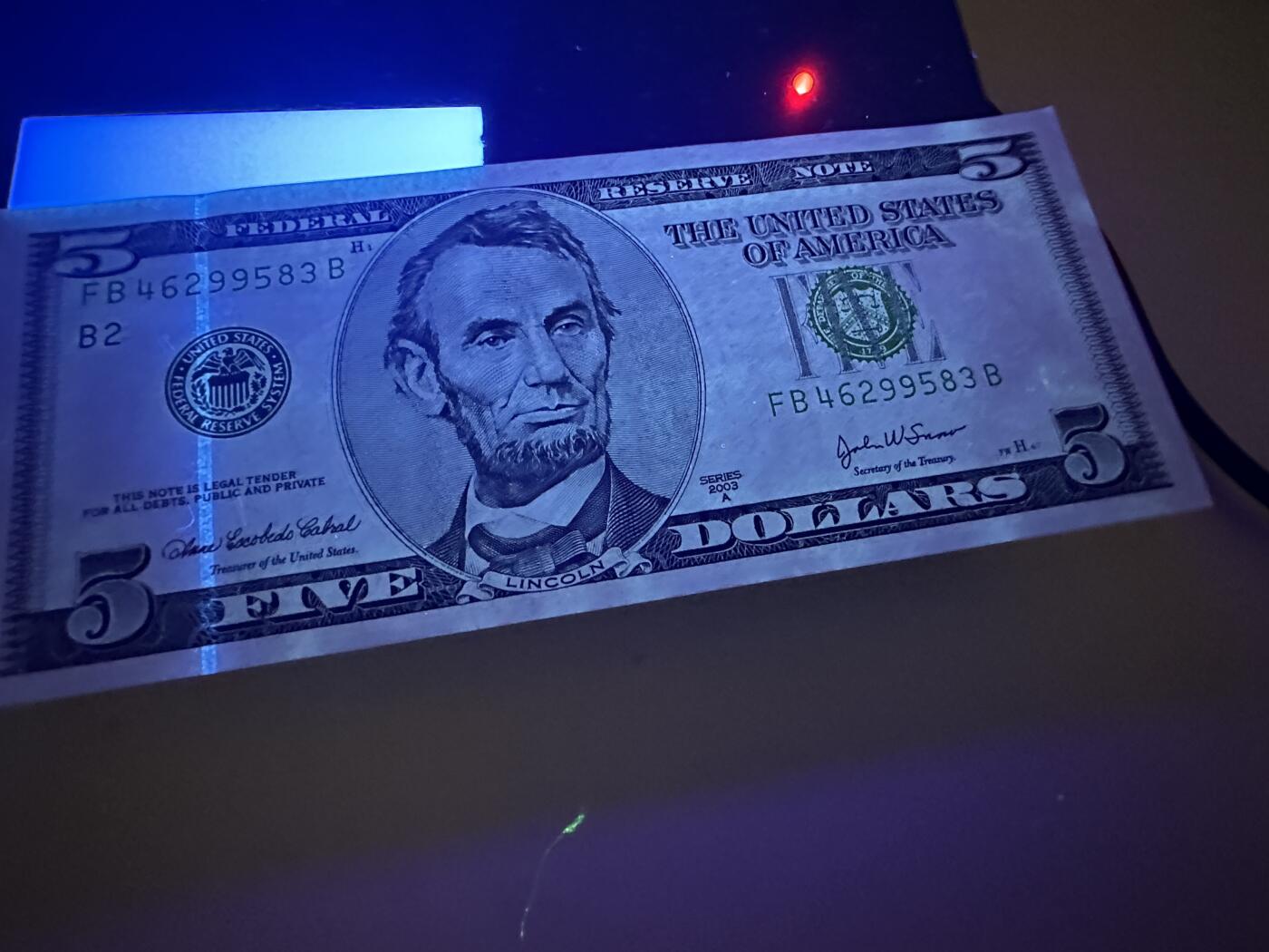 《外钞收藏家》第三百七十期（美洲纸币+其他） 三张5美元一起 小头版全新、大头版有潮 1934年D版有折