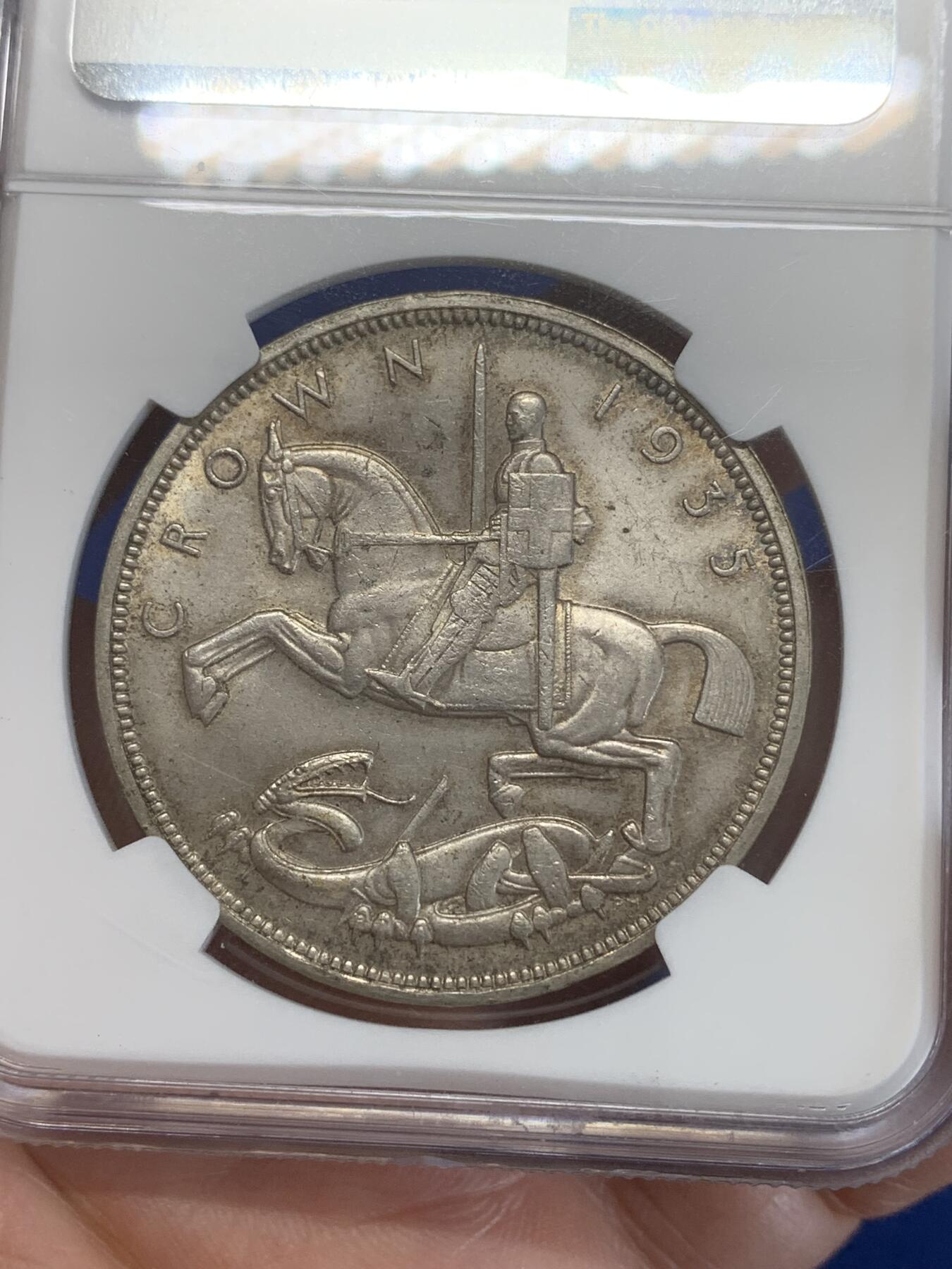 《竞宝斋》第270场- 周日，周一，周二  3场连拍 （全场包邮） NGC MS63 英国 1935年 乔治五世木马剑1克朗银币 原味老包浆