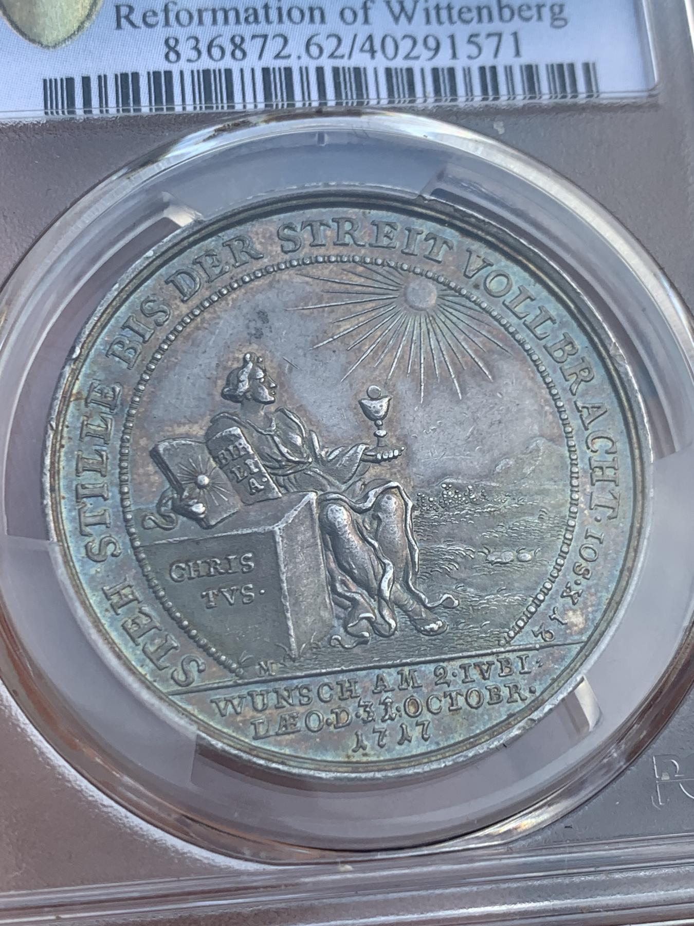 《竞宝斋》第270场- 周日，周一，周二  3场连拍 （全场包邮） PCGS SP62 德国1717维滕贝格宗教改革200周年五彩银章 盒子一角有小磕 盒子牢固