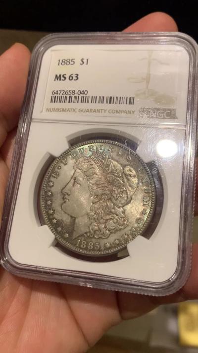 《竞宝斋》第270场- 周日，周一，周二  3场连拍 （全场包邮） NGC MS63 美国1885年摩根银币P版 原汁原味双面五彩老包浆 略为低评