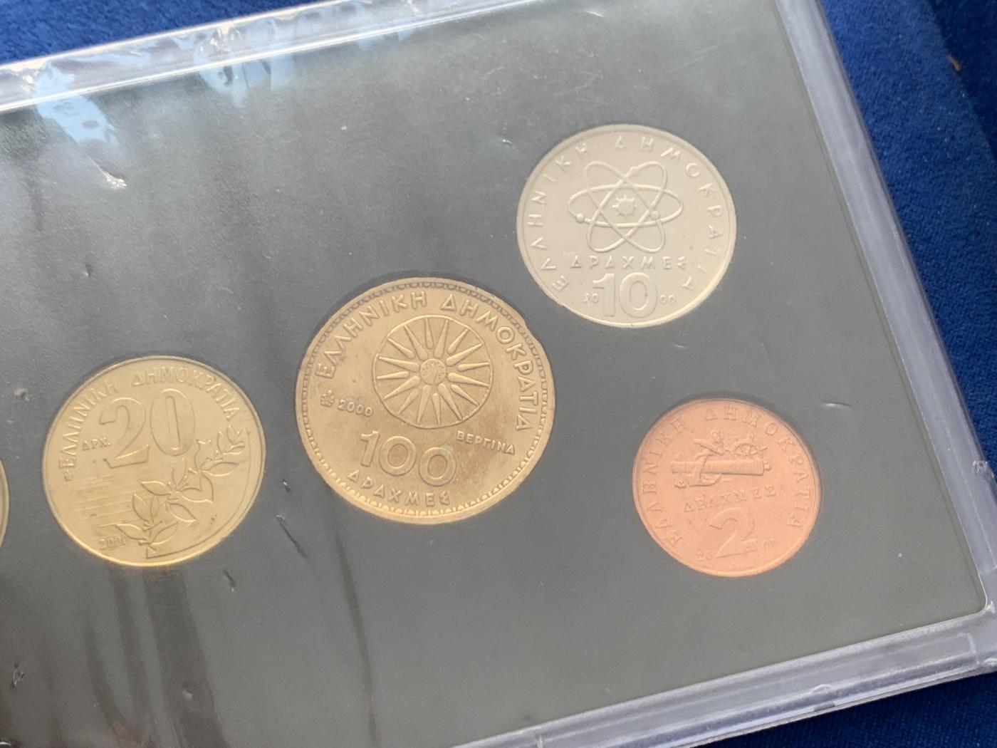 《竞宝斋》第270场- 周日，周一，周二  3场连拍 （全场包邮） 希腊2000年历史人物关门套币 由钱币公司装祯 非官方BU套 品一般 但未拆封