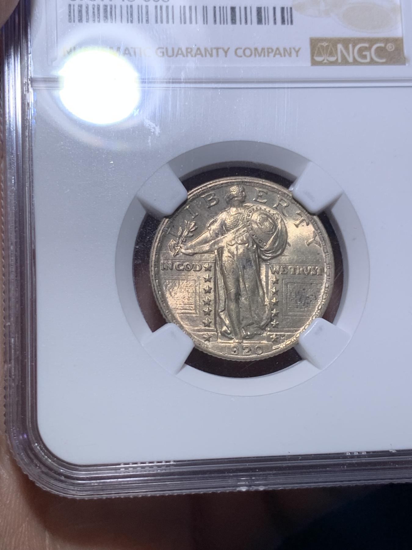 《竞宝斋》第270场- 周日，周一，周二  3场连拍 （全场包邮） NGC MS63 美国1920年站立女神25美分银币 美国近现代铸币的代表性品种，设计经典让人念念不忘以至在2016年作为25分的优质设计复刻了金质版。全脸细节 好打制 币面光晕流转，高点完好不见磨损，对于这个品种来说非常难或许应该给FH的状态。