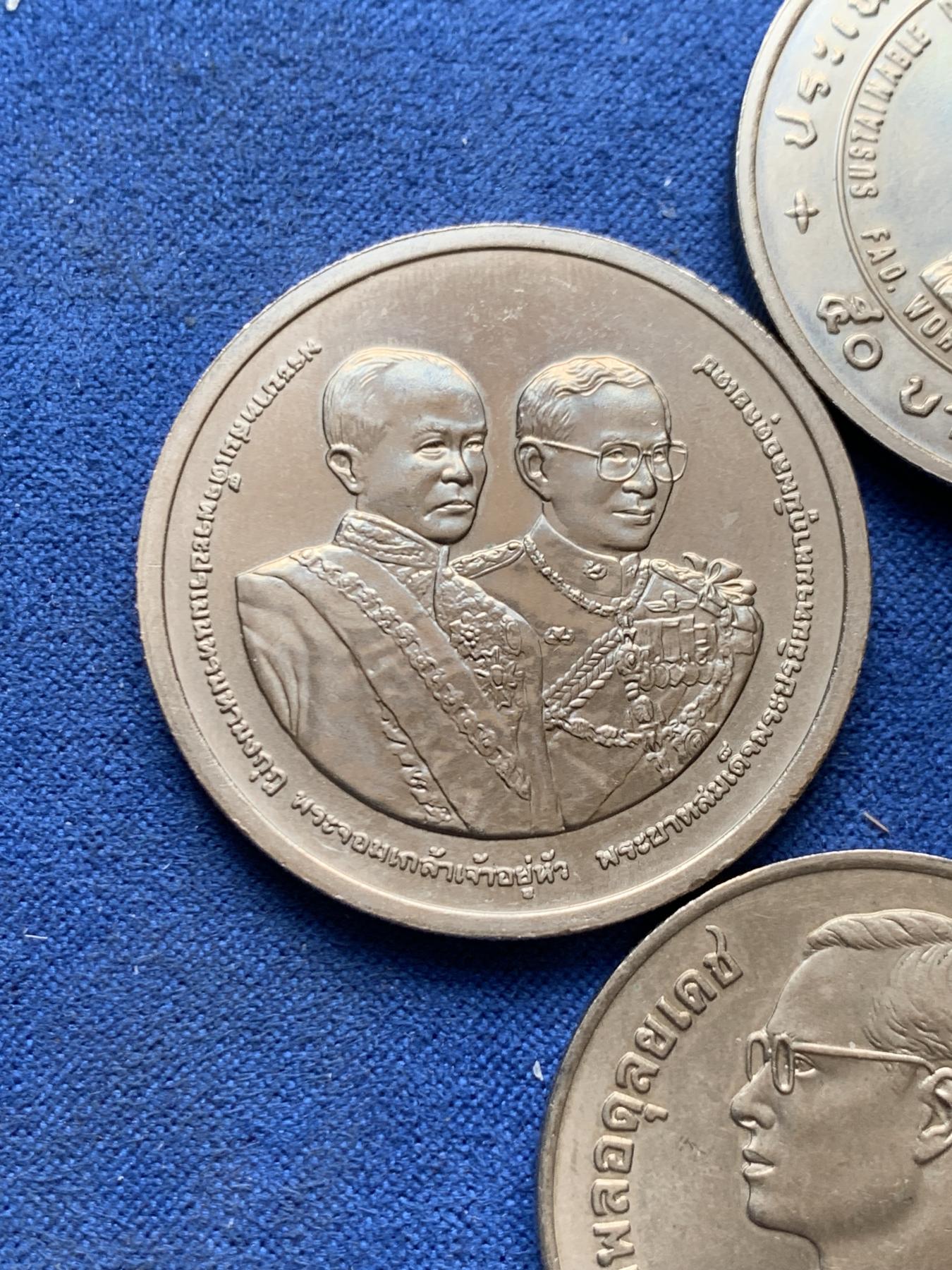 《竞宝斋》第270场- 周日，周一，周二  3场连拍 （全场包邮） 3枚一组 泰国纪念币 大的为克朗型