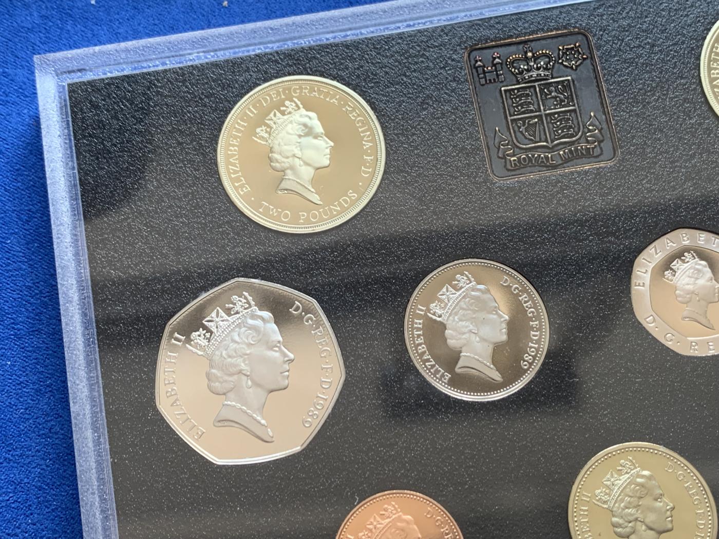 《竞宝斋》第270场- 周日，周一，周二  3场连拍 （全场包邮） 英国1989年硬币套装 精制 9枚装 含2枚2英镑纪念币