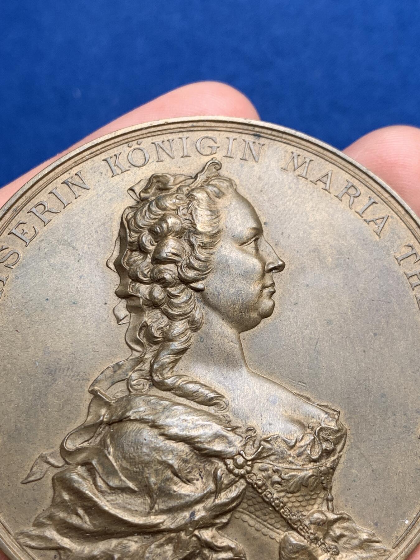 《竞宝斋》第270场- 周日，周一，周二  3场连拍 （全场包邮） 1888年 奥地利维也纳 特蕾莎纪念碑铜章 正面肖像浮雕细腻生动 沙夫雕刻  64mm 100.5克