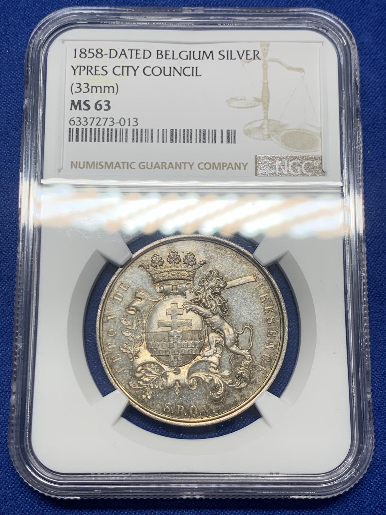 《竞宝斋》第271场-八角与章专场 周日，周一，周二  3场连拍 （全场包邮） NGC-MS63 比利时1858年伊普尔市议会出席会议狮子银章，五彩包浆