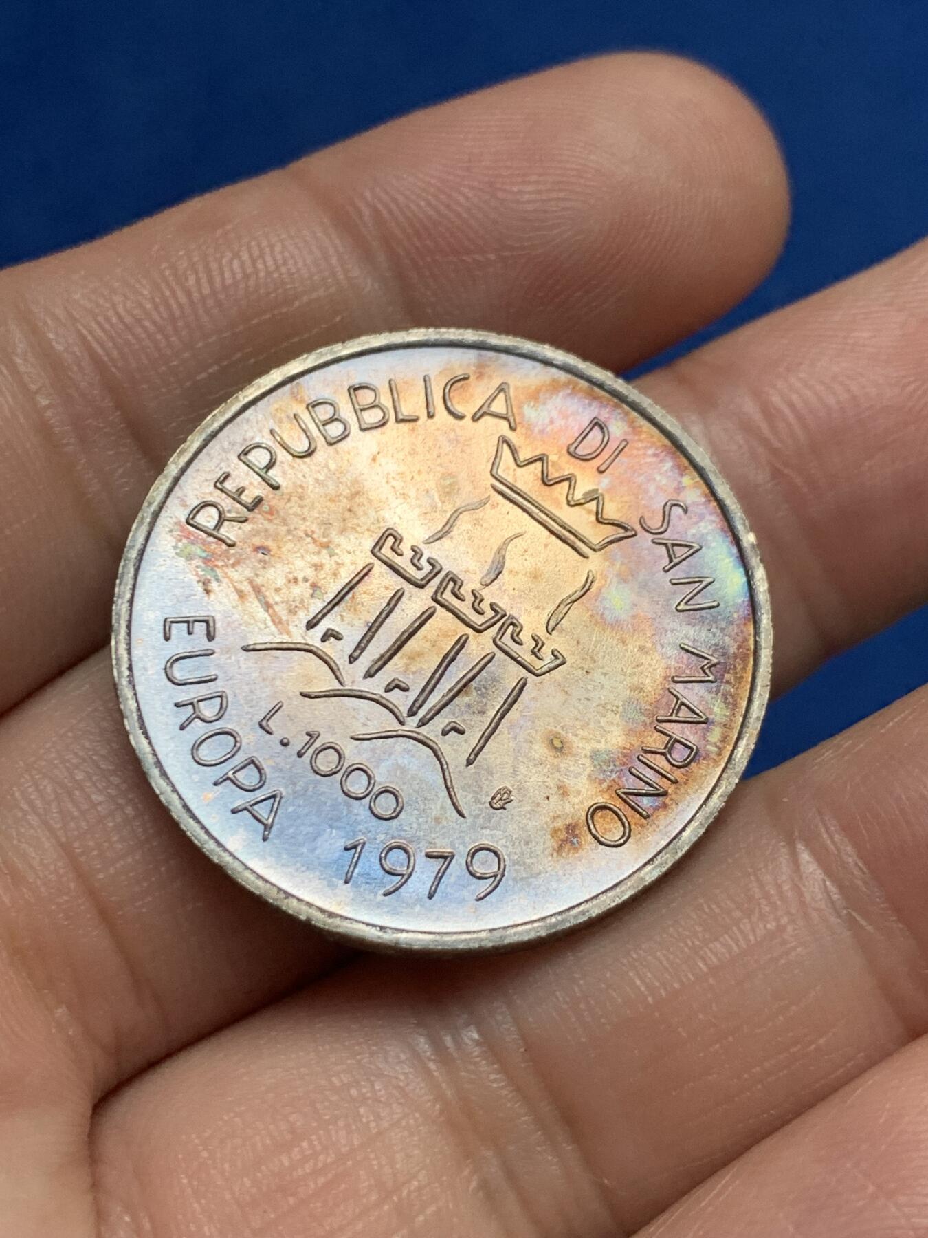 《竞宝斋》第270场- 周日，周一，周二  3场连拍 （全场包邮） 1979圣马力诺1000里拉银币 UNC转光双面五彩包浆