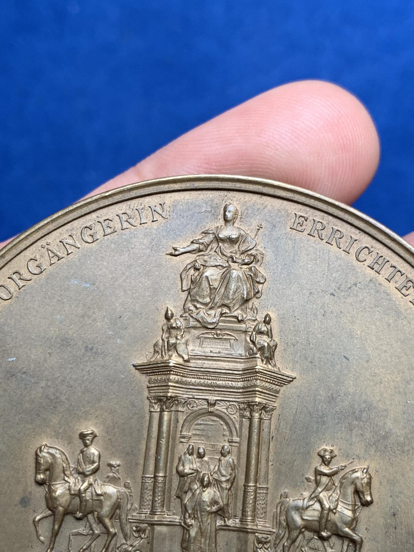 《竞宝斋》第270场- 周日，周一，周二  3场连拍 （全场包邮） 1888年 奥地利维也纳 特蕾莎纪念碑铜章 正面肖像浮雕细腻生动 沙夫雕刻  64mm 100.5克