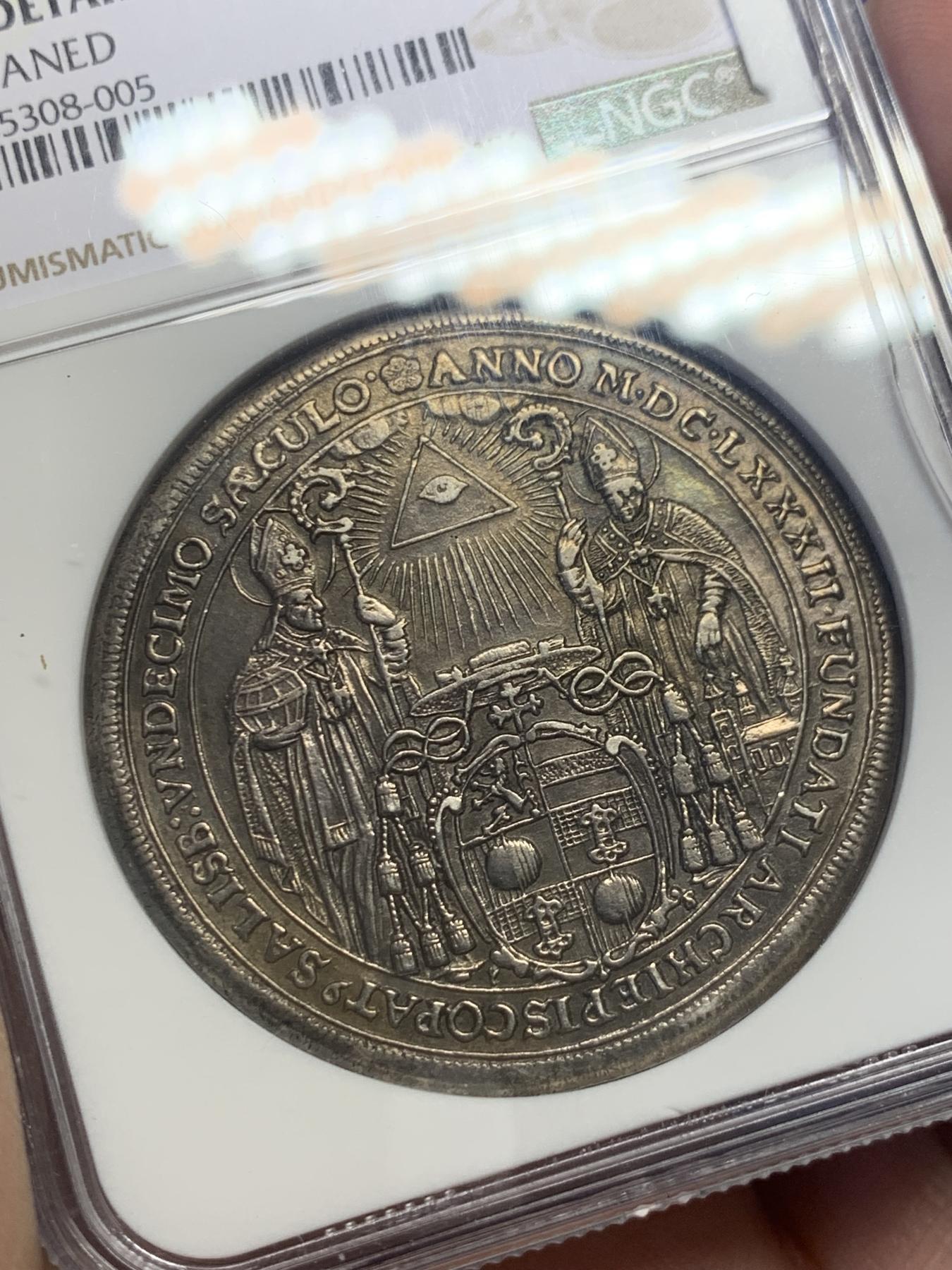 《竞宝斋》第270场- 周日，周一，周二  3场连拍 （全场包邮） NGC AUD 奥地利萨尔茨堡1682年主教区建立1100年泰勒大银币 暗金色包浆 细节精美 稀少品种 盒子右侧有条裂纹