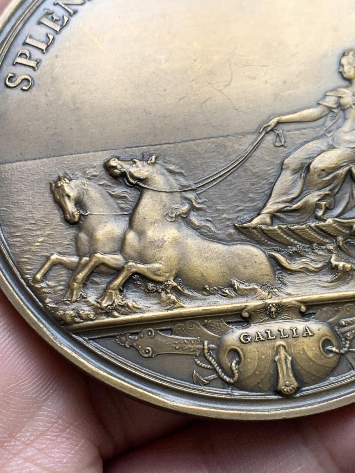 《竞宝斋》第271场-八角与章专场 周日，周一，周二  3场连拍 （全场包邮） 法国太阳王路易十四纪念铜章 丰饶角边铭 176.8克 72.4mm  铸造年份不详