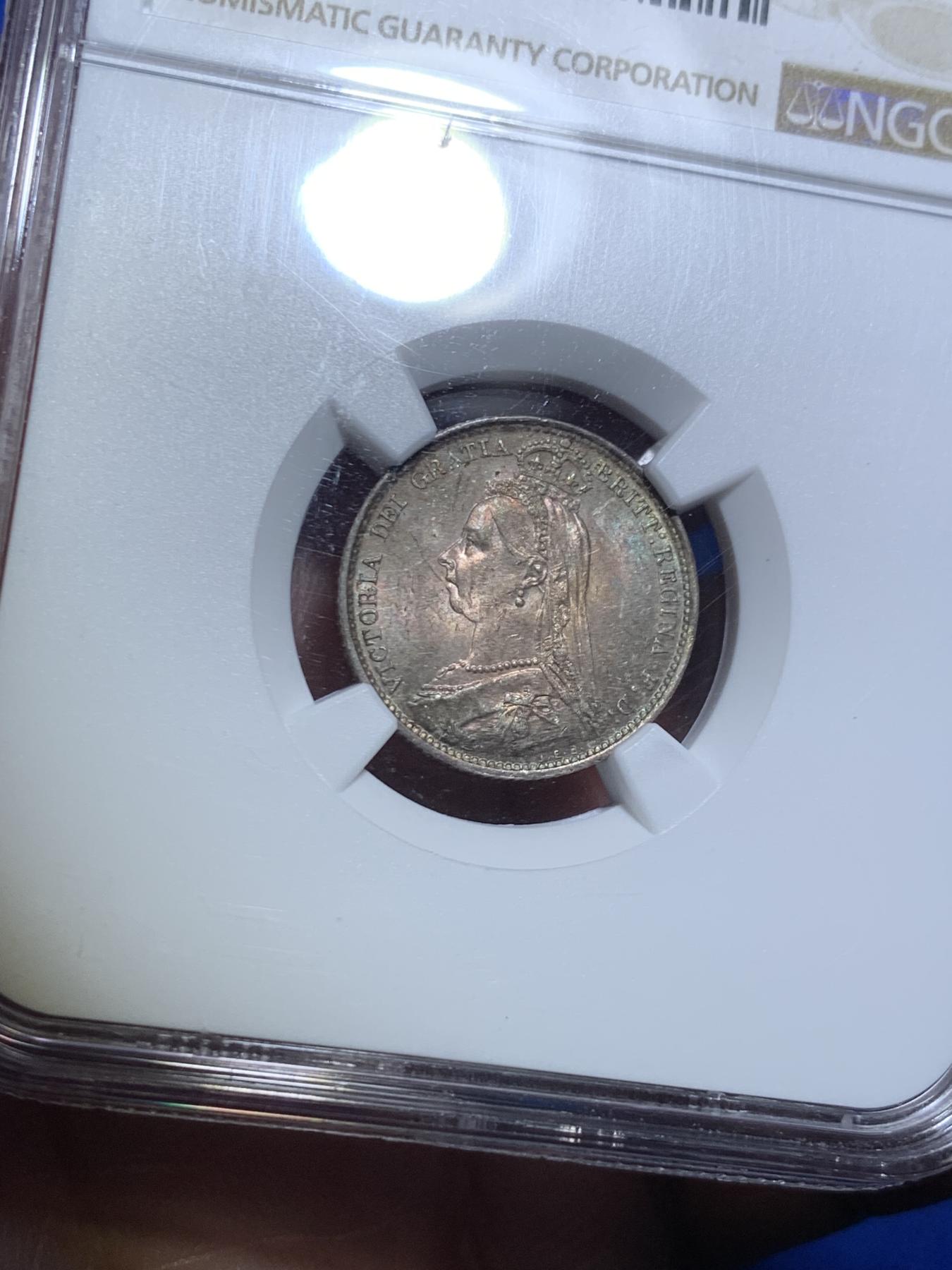 《竞宝斋》第270场- 周日，周一，周二  3场连拍 （全场包邮） NGC MS63 英国1887年维多利亚高冠6便士银币 极其到位的五彩包浆