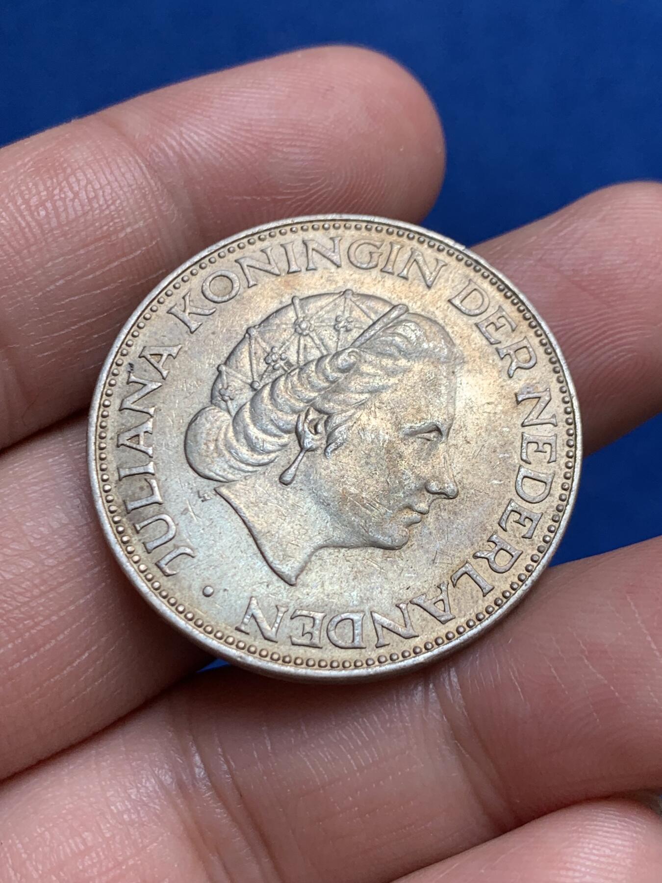 《竞宝斋》第270场- 周日，周一，周二  3场连拍 （全场包邮） 荷兰1959年朱丽安娜2.5盾银币 整体打制清晰 带淡彩