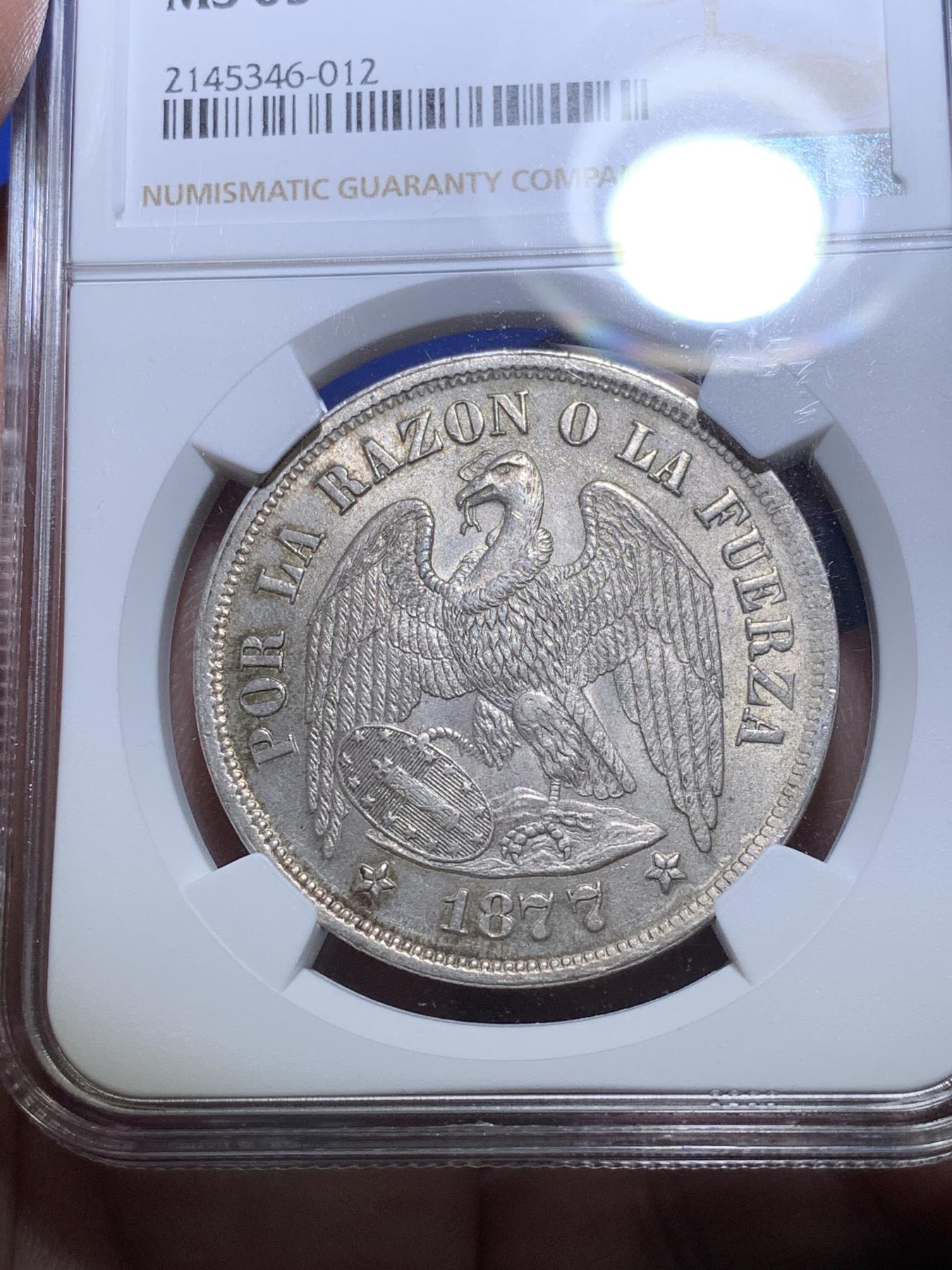 《竞宝斋》第270场- 周日，周一，周二  3场连拍 （全场包邮） NGC MS63 1877年智利秃鹰 1比索 原味包浆细节极好 为1879年硝石战争开始前两年版，比较少见 意义非凡