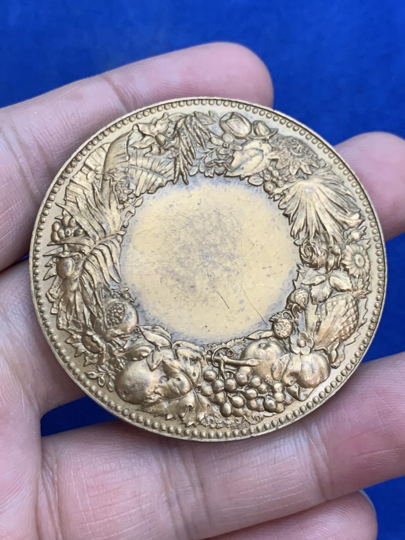 《竞宝斋》第271场-八角与章专场 周日，周一，周二  3场连拍 （全场包邮） 法国 小天使 园艺大铜章 61克 50mm 丰饶角边铭