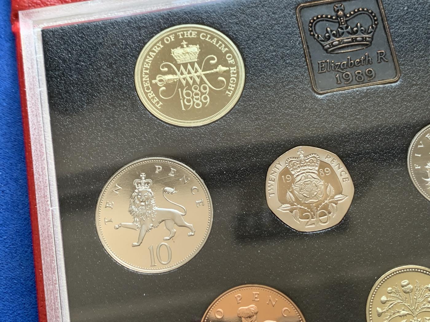 《竞宝斋》第270场- 周日，周一，周二  3场连拍 （全场包邮） 英国1989年硬币套装 精制 9枚装 含2枚2英镑纪念币