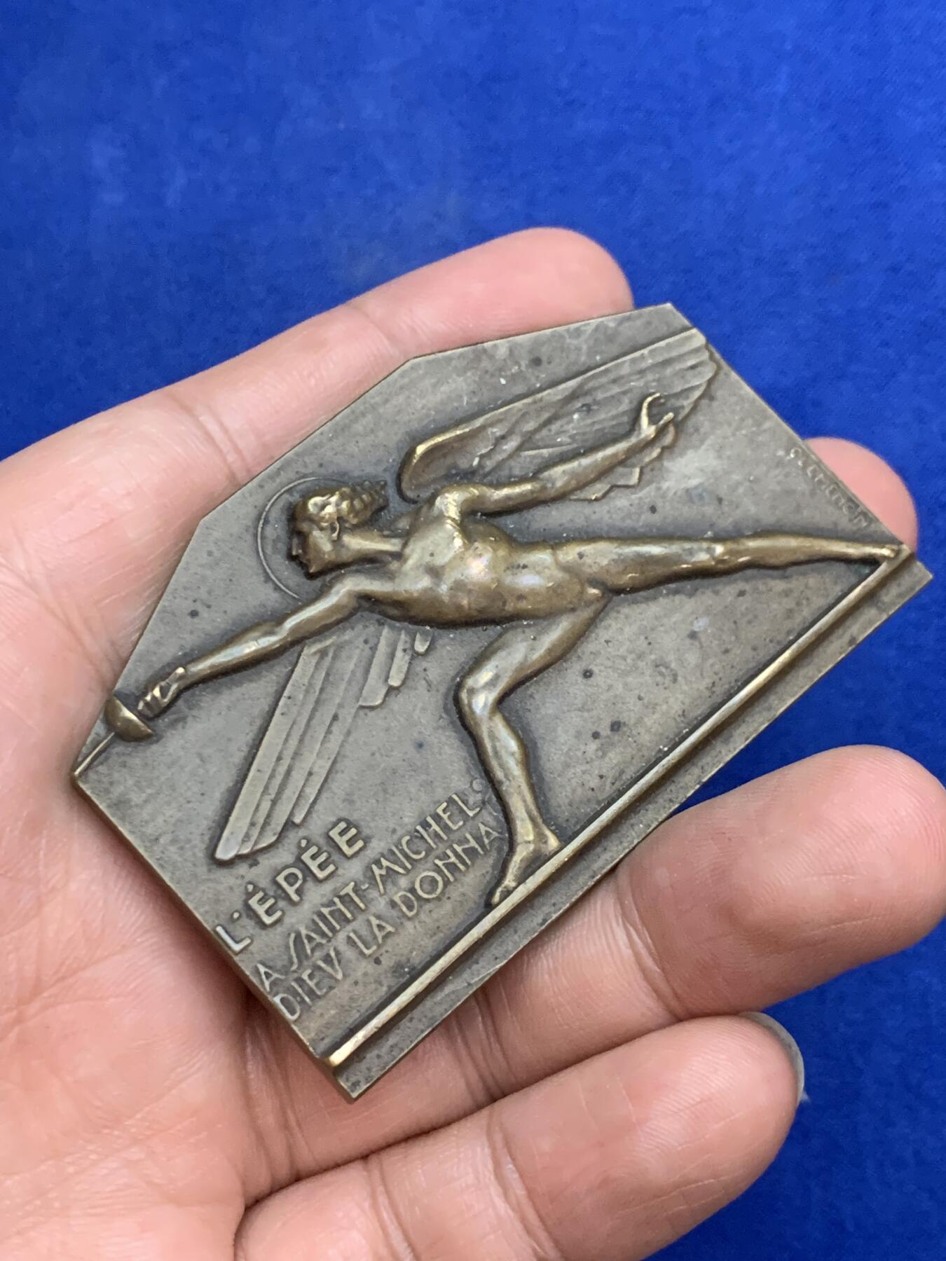 《竞宝斋》第271场-八角与章专场 周日，周一，周二  3场连拍 （全场包邮） 法国 击剑 异形纪念章 大天使迈克尔致命一击 题材特殊 少见 100.76克 44-67.2mm 丰饶角边铭