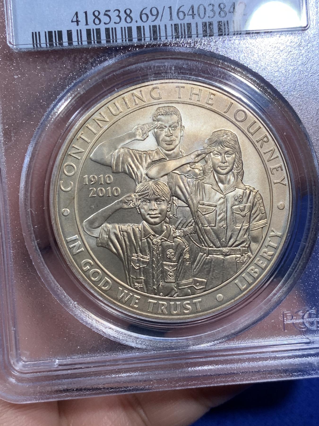 《竞宝斋》第270场- 周日，周一，周二  3场连拍 （全场包邮） PCGS MS69 美国2010年男童子军纪念银币 双面金黄色包浆很漂亮 秒杀普通白币