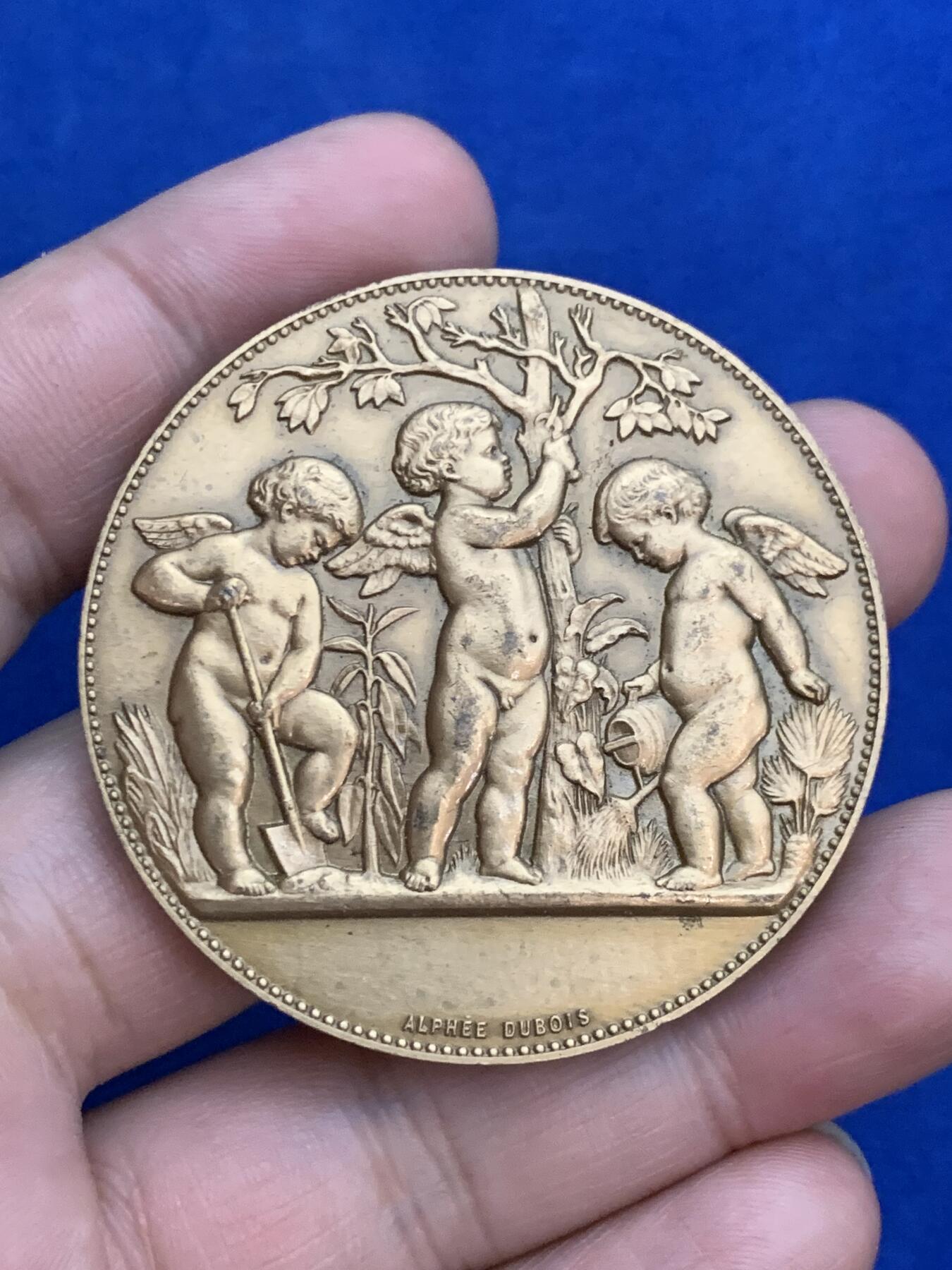 《竞宝斋》第271场-八角与章专场 周日，周一，周二  3场连拍 （全场包邮） 法国 小天使 园艺大铜章 61克 50mm 丰饶角边铭