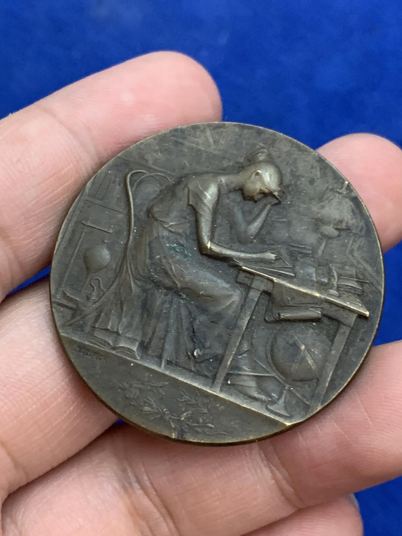 《竞宝斋》第271场-八角与章专场 周日，周一，周二  3场连拍 （全场包邮） 法国 图尔昆学院校友会 铜章 精细雕刻 少见 29.5克 41.6mm 三角边铭