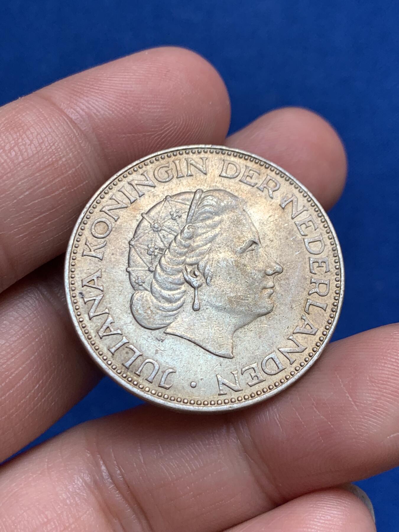 《竞宝斋》第270场- 周日，周一，周二  3场连拍 （全场包邮） 荷兰1959年朱丽安娜2.5盾银币 整体打制清晰 带淡彩