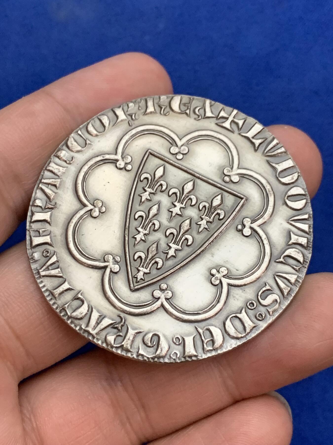 《竞宝斋》第271场-八角与章专场 周日，周一，周二  3场连拍 （全场包邮） 法国 路易九世 金埃居 复古银章 大直径 限量发行500枚 950银 33克 49.1mm