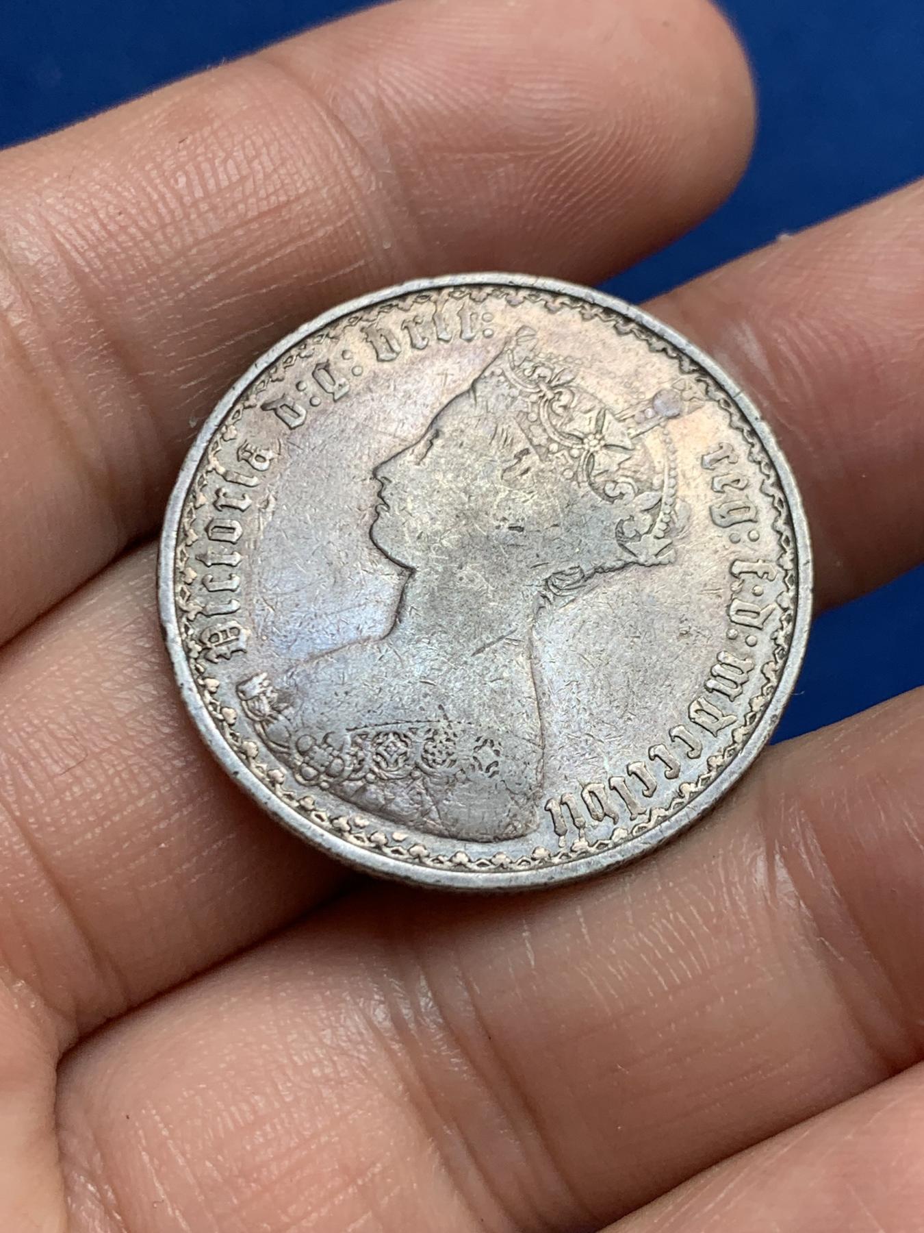 《竞宝斋》第270场- 周日，周一，周二  3场连拍 （全场包邮） 英国1857年维多利亚2先令银币