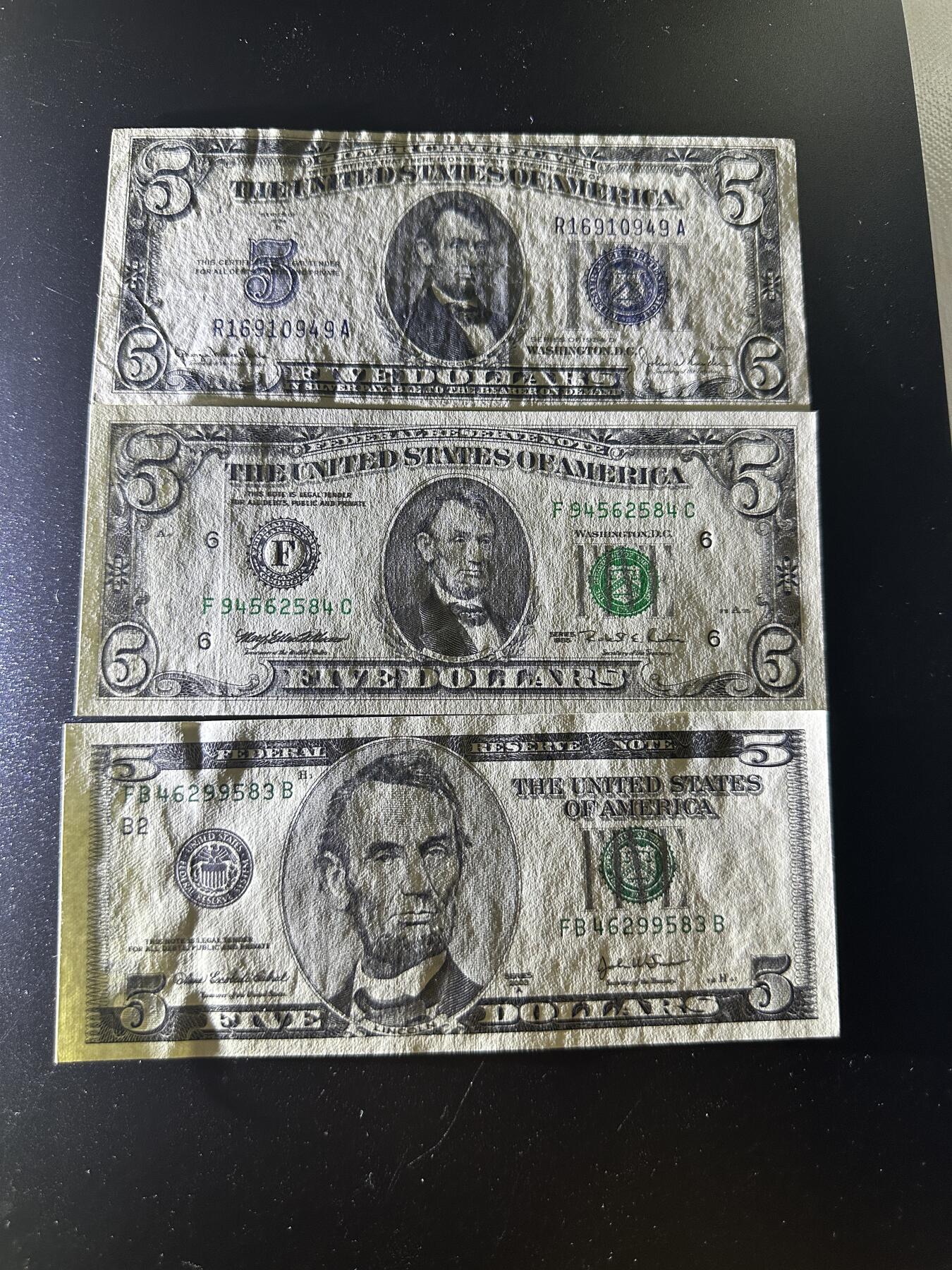 《外钞收藏家》第三百七十期（美洲纸币+其他） 三张5美元一起 小头版全新、大头版有潮 1934年D版有折