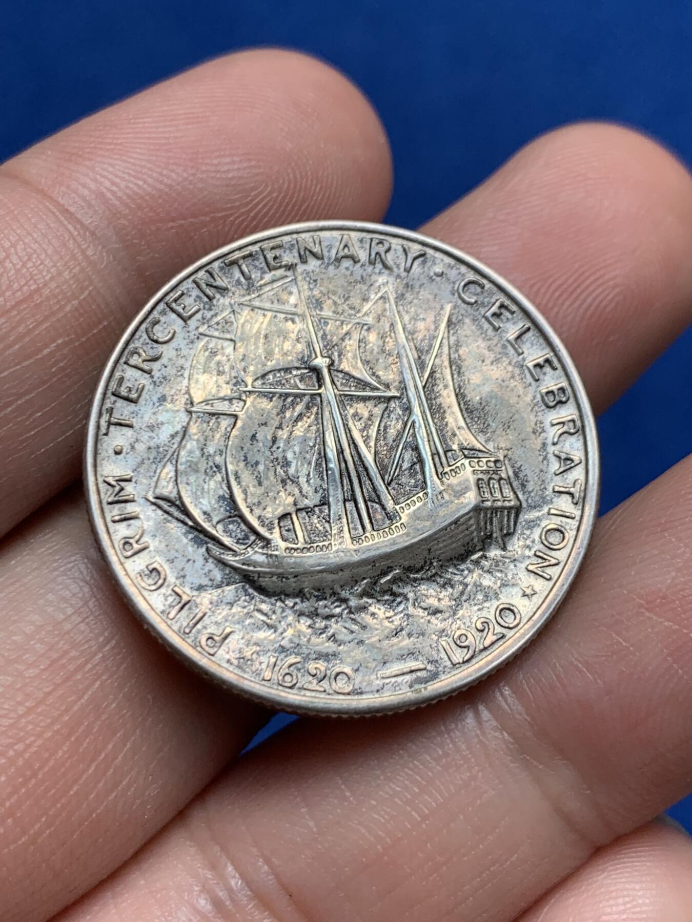 《竞宝斋》第270场- 周日，周一，周二  3场连拍 （全场包邮） 美国1920年清教徒移民半美元纪念银币 经典设计