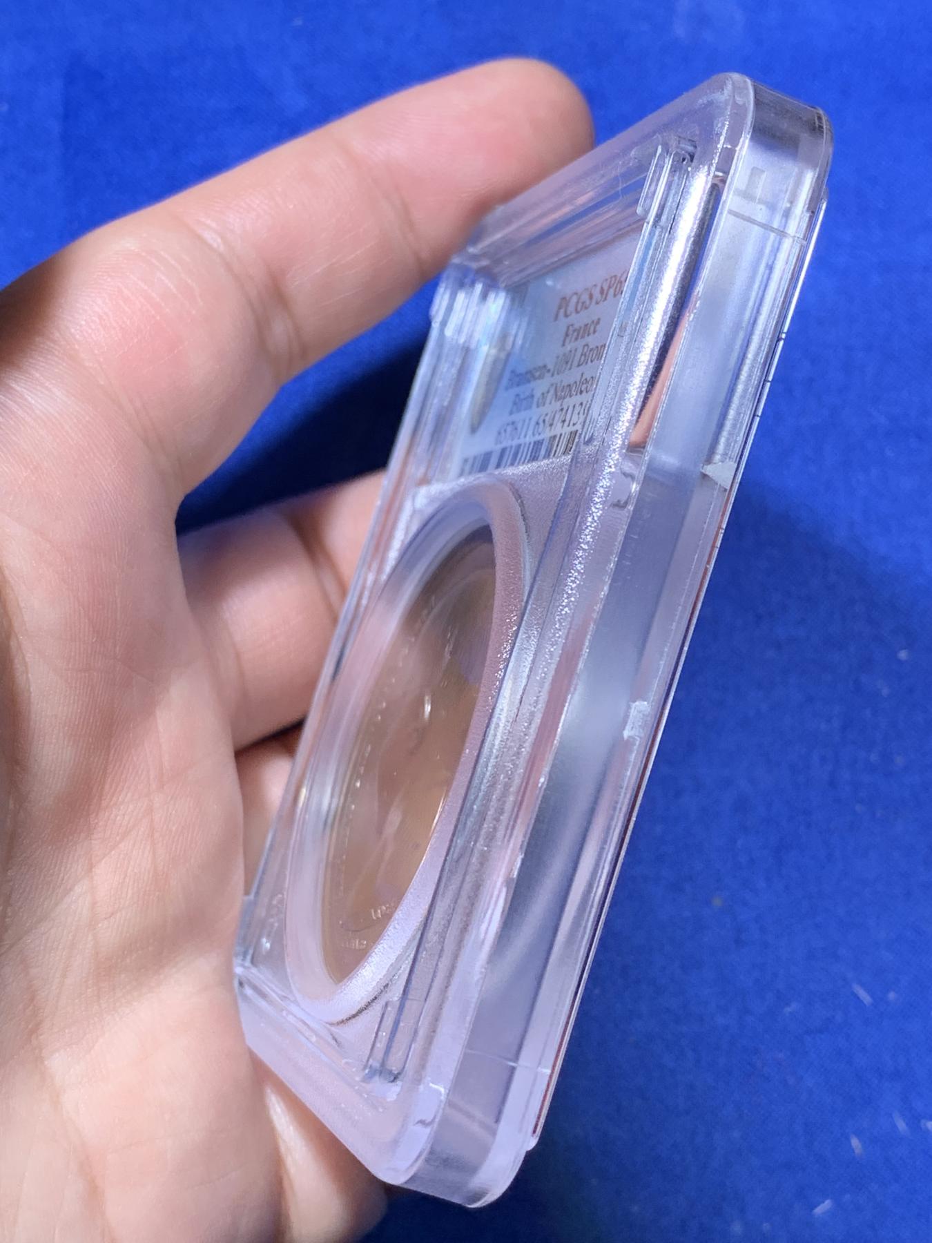 《竞宝斋》第270场- 周日，周一，周二  3场连拍 （全场包邮） PCGS SP65 唯一冠军分 法国1811拿破仑罗马王原铸铜章 纪念拿破仑之子罗马王诞生 堪称拿破仑一家三口宫廷肖像画 一面是拿破仑和妻子路易丝王后头像 另一面拿破仑二世圆滚滚婴孩可爱形象 与哈布斯堡王朝联姻的血脉 为比肩古罗马帝国 拿破仑授予儿子