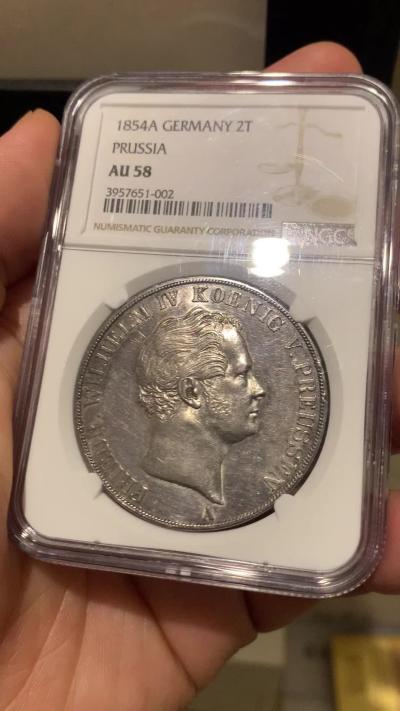 《竞宝斋》第270场- 周日，周一，周二  3场连拍 （全场包邮） NGC AU58 普鲁士 1854年 洋葱头大窗帘 2泰勒银币 37克大银币 细节好 底板光度也好