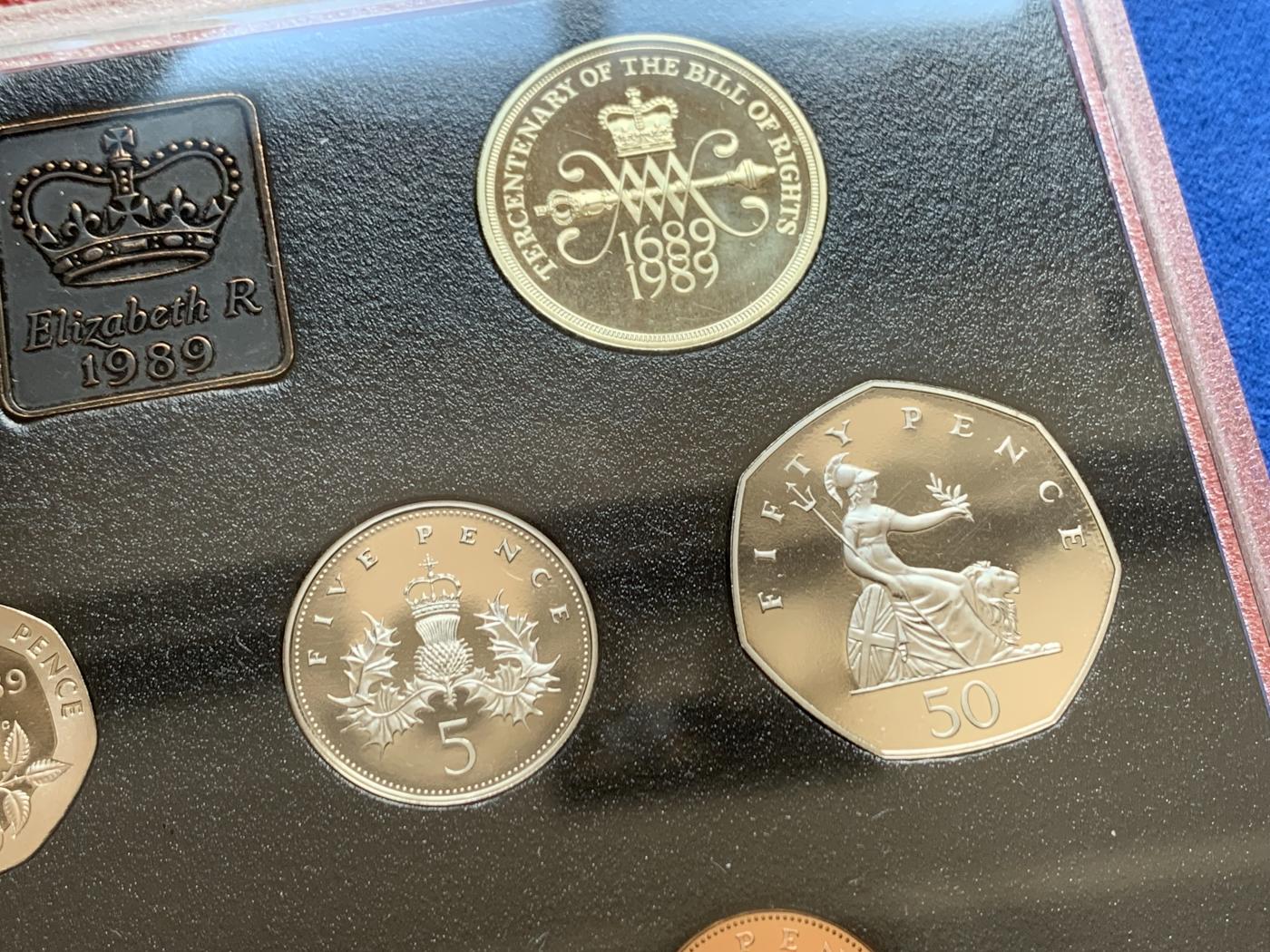 《竞宝斋》第270场- 周日，周一，周二  3场连拍 （全场包邮） 英国1989年硬币套装 精制 9枚装 含2枚2英镑纪念币