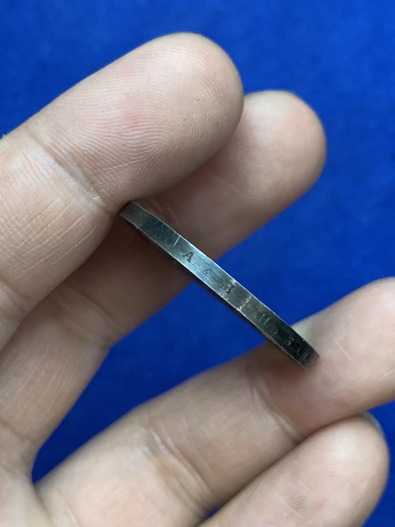 《竞宝斋》第271场-八角与章专场 周日，周一，周二  3场连拍 （全场包邮） 法国 1853 银质 婚章  背面花体 边缘刻字 难得 14.18克 31.7mm 手指铭 银标